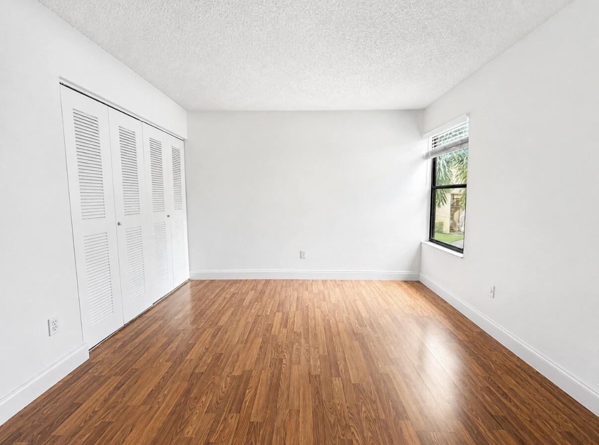 206 Lakeview, Royal Palm Beach FL 33411