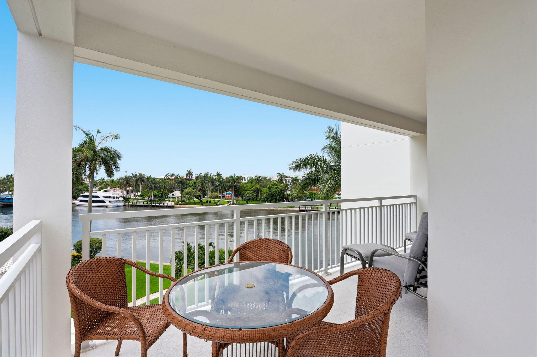1000 Lowry #4F, Delray Beach FL 33483