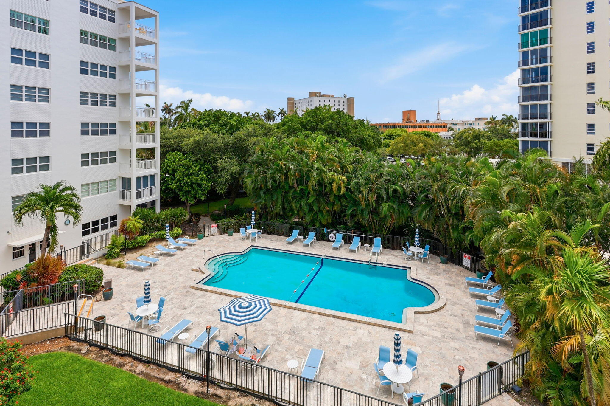 1000 Lowry #4F, Delray Beach FL 33483