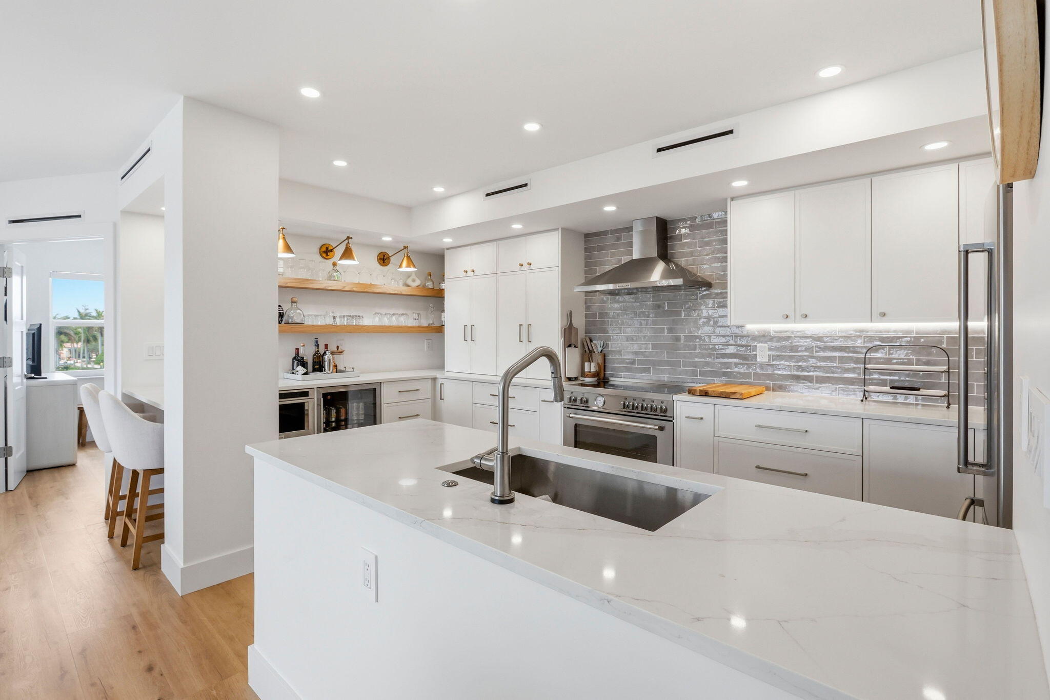 1000 Lowry #4F, Delray Beach FL 33483