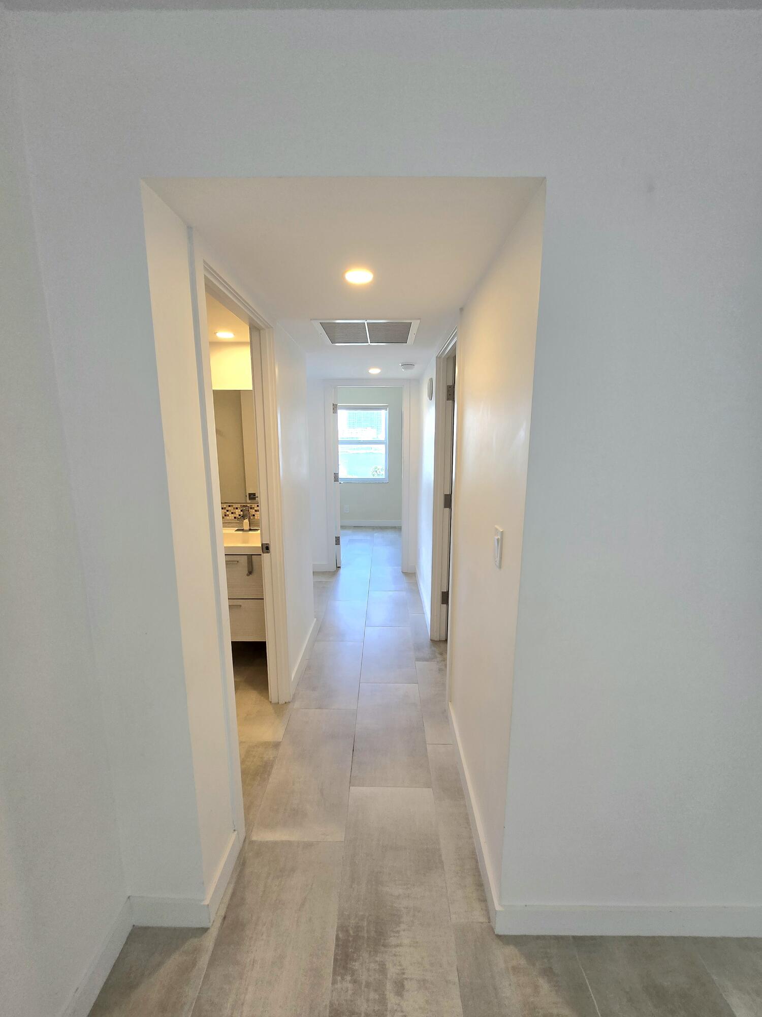 137 GOLDEN ISLES #414, Hallandale Beach FL 33009