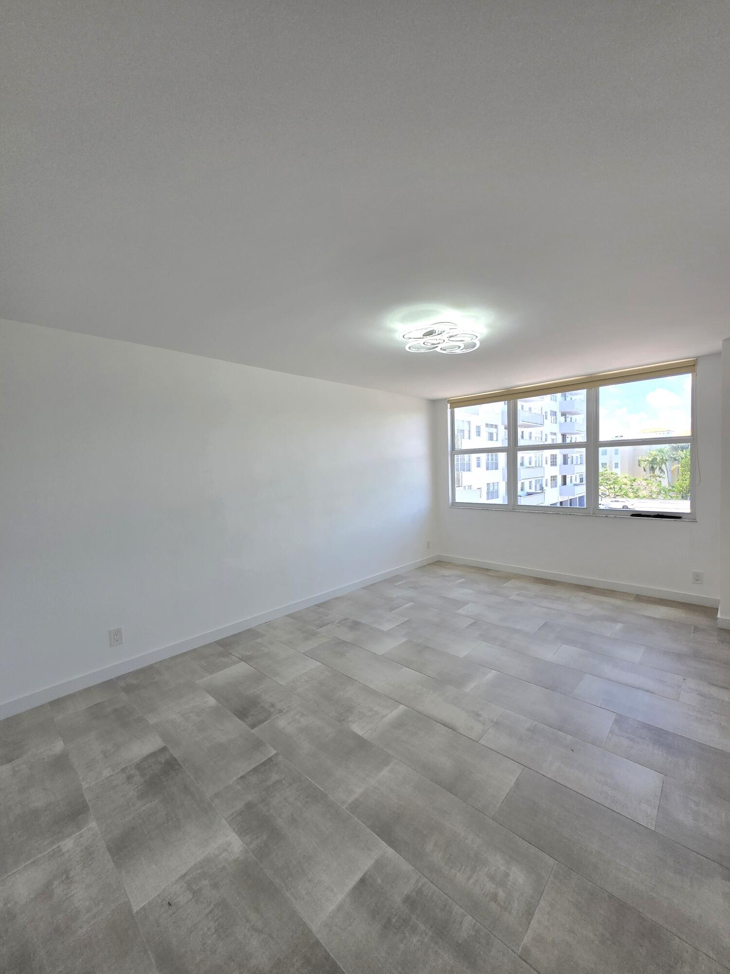 137 GOLDEN ISLES #414, Hallandale Beach FL 33009