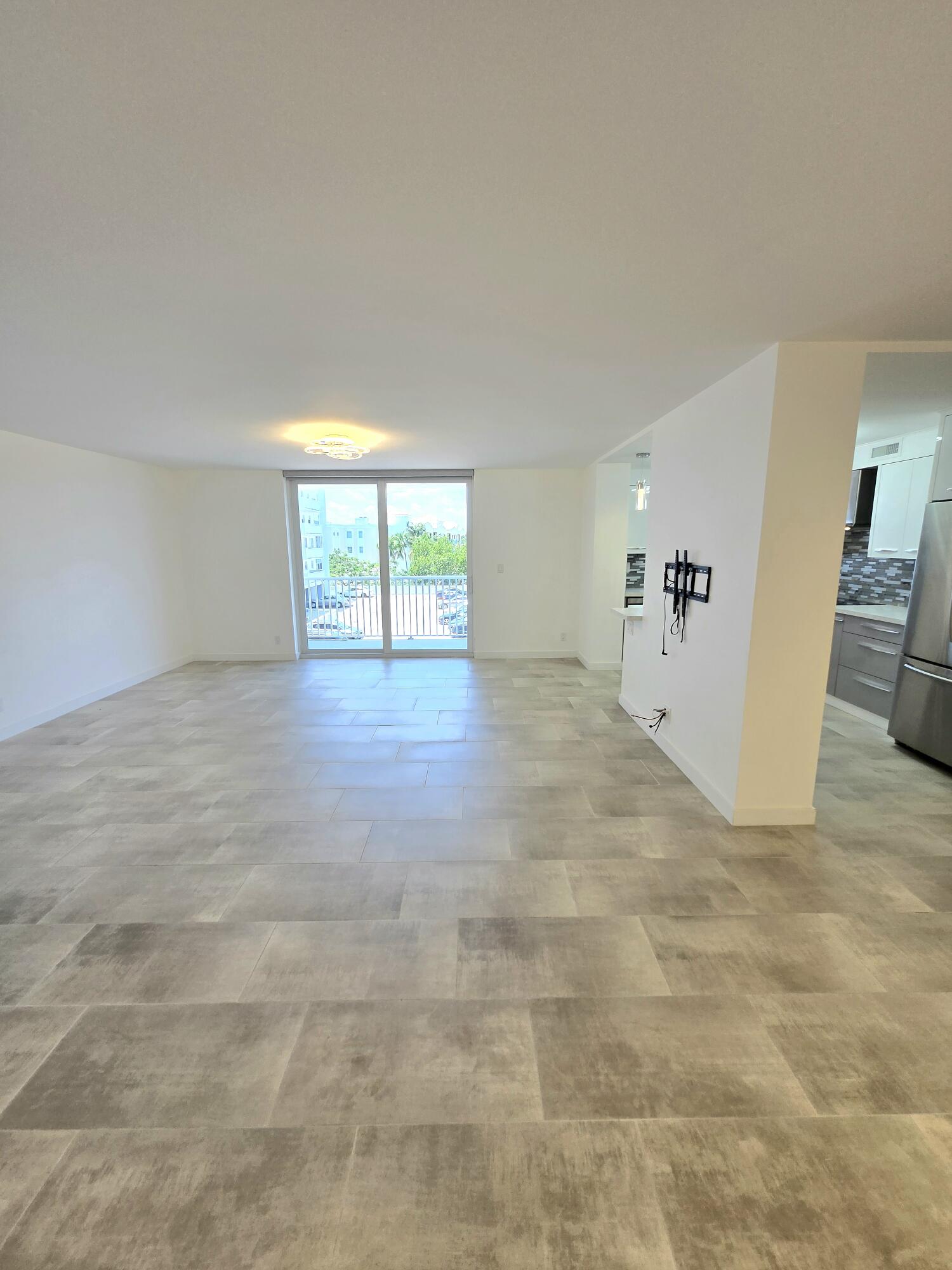 137 GOLDEN ISLES #414, Hallandale Beach FL 33009