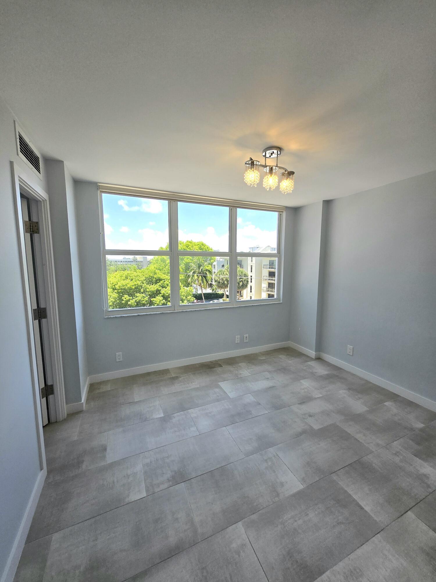 137 GOLDEN ISLES #414, Hallandale Beach FL 33009