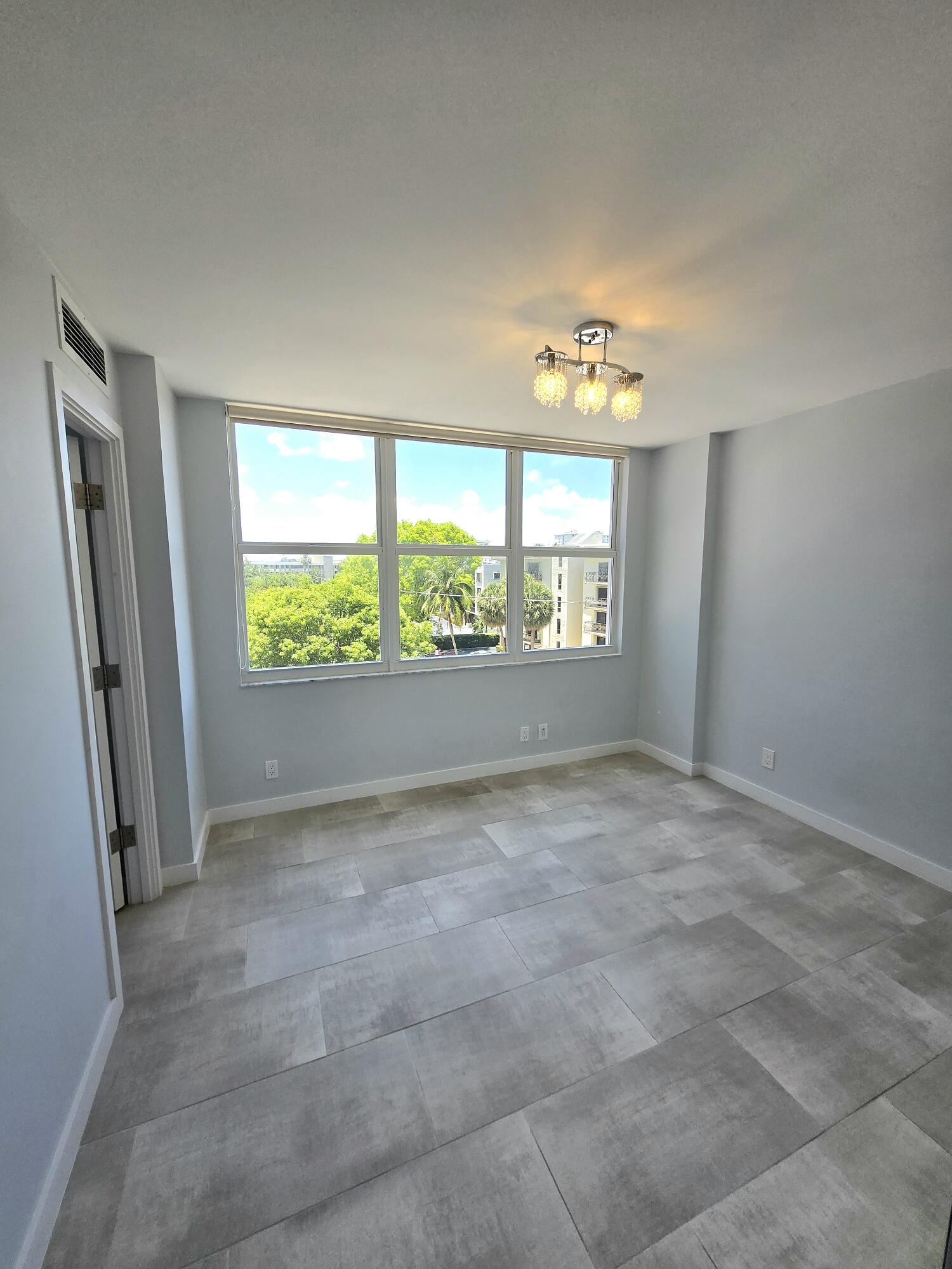 137 GOLDEN ISLES #414, Hallandale Beach FL 33009