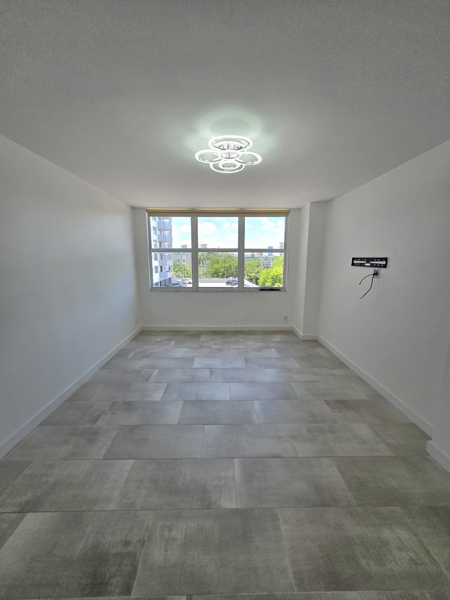 137 GOLDEN ISLES #414, Hallandale Beach FL 33009
