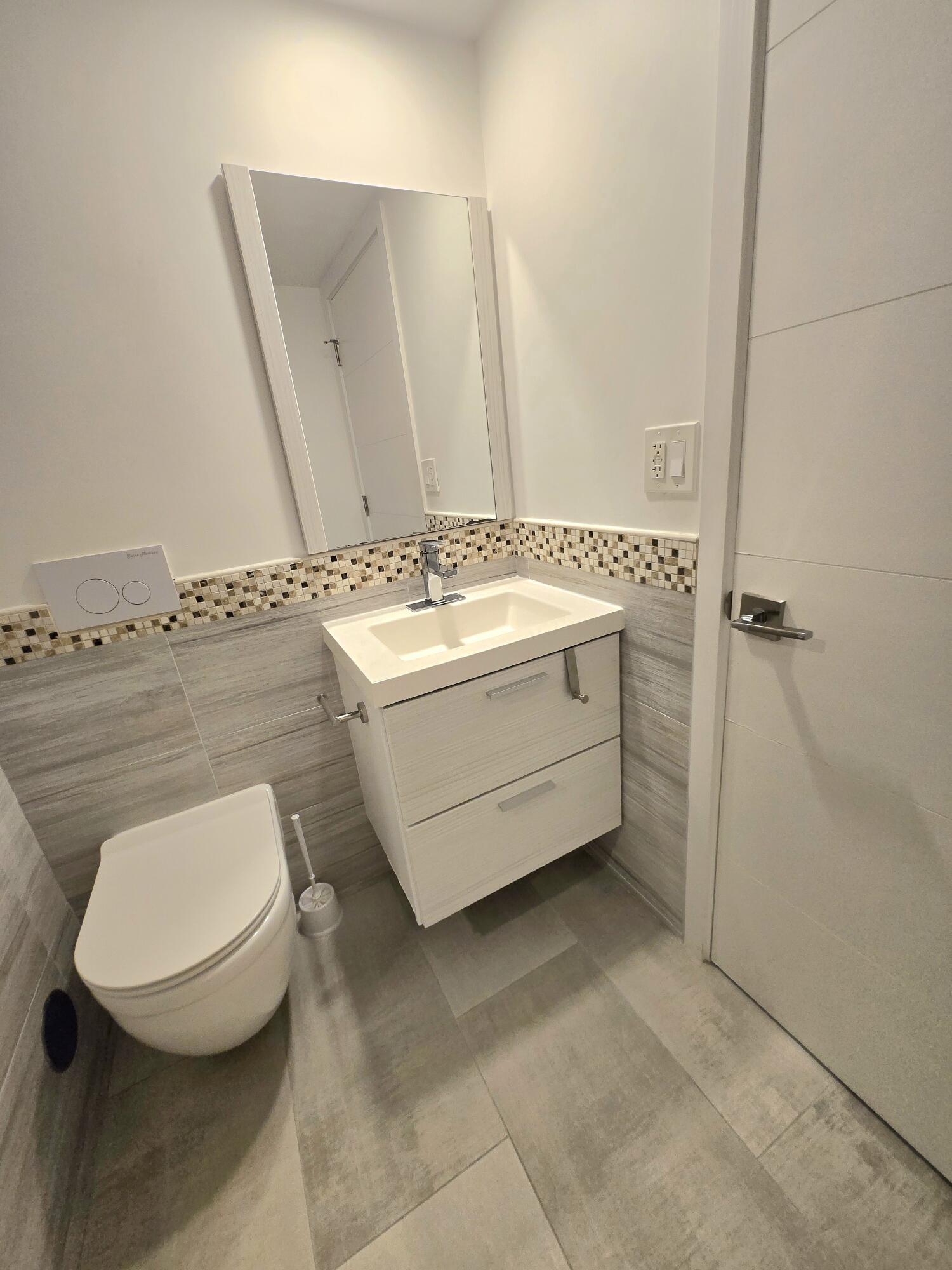 137 GOLDEN ISLES #414, Hallandale Beach FL 33009