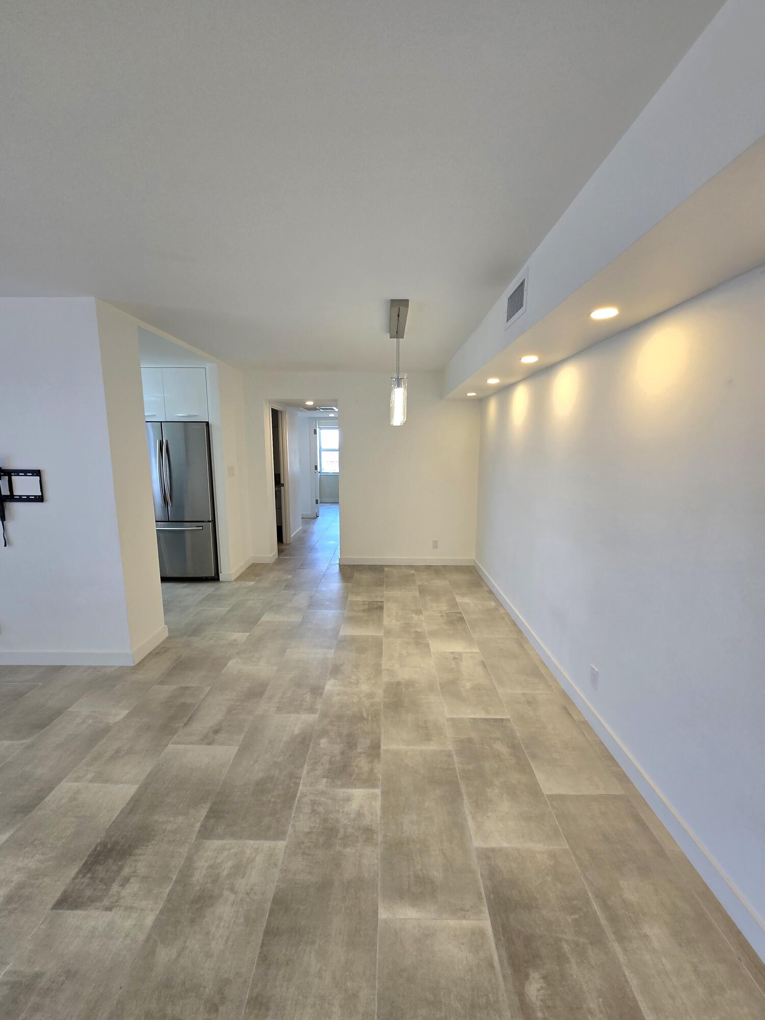 137 GOLDEN ISLES #414, Hallandale Beach FL 33009