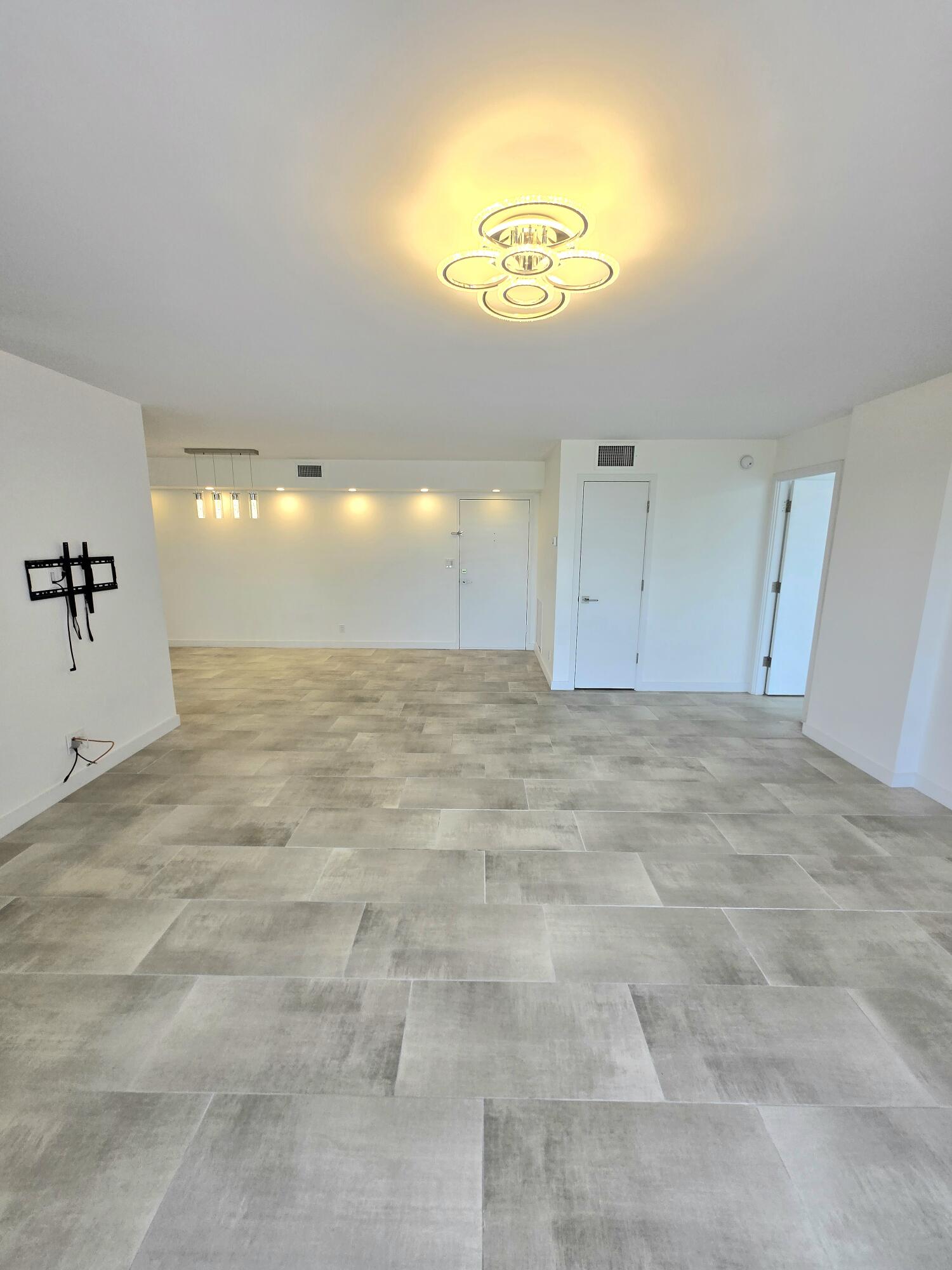 137 GOLDEN ISLES #414, Hallandale Beach FL 33009