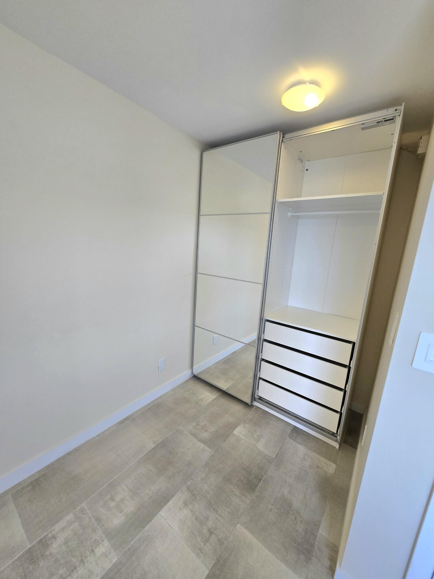 137 GOLDEN ISLES #414, Hallandale Beach FL 33009