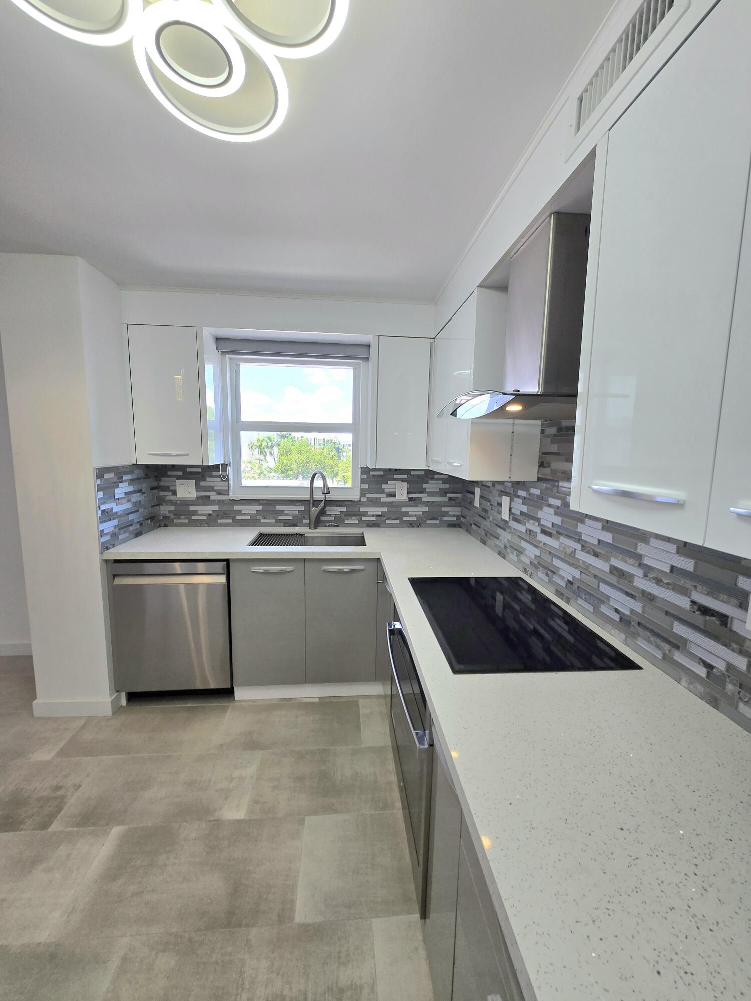137 GOLDEN ISLES #414, Hallandale Beach FL 33009