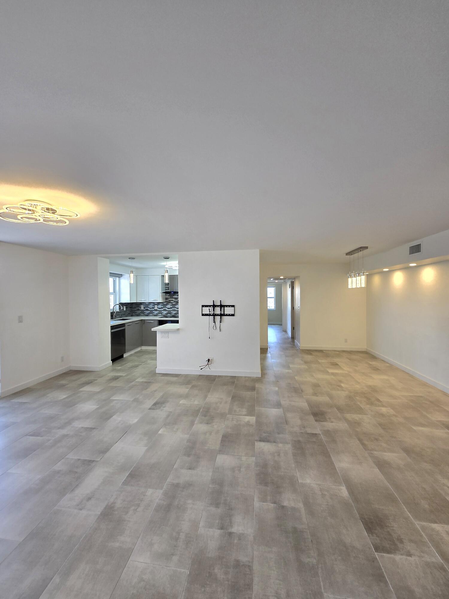 137 GOLDEN ISLES #414, Hallandale Beach FL 33009