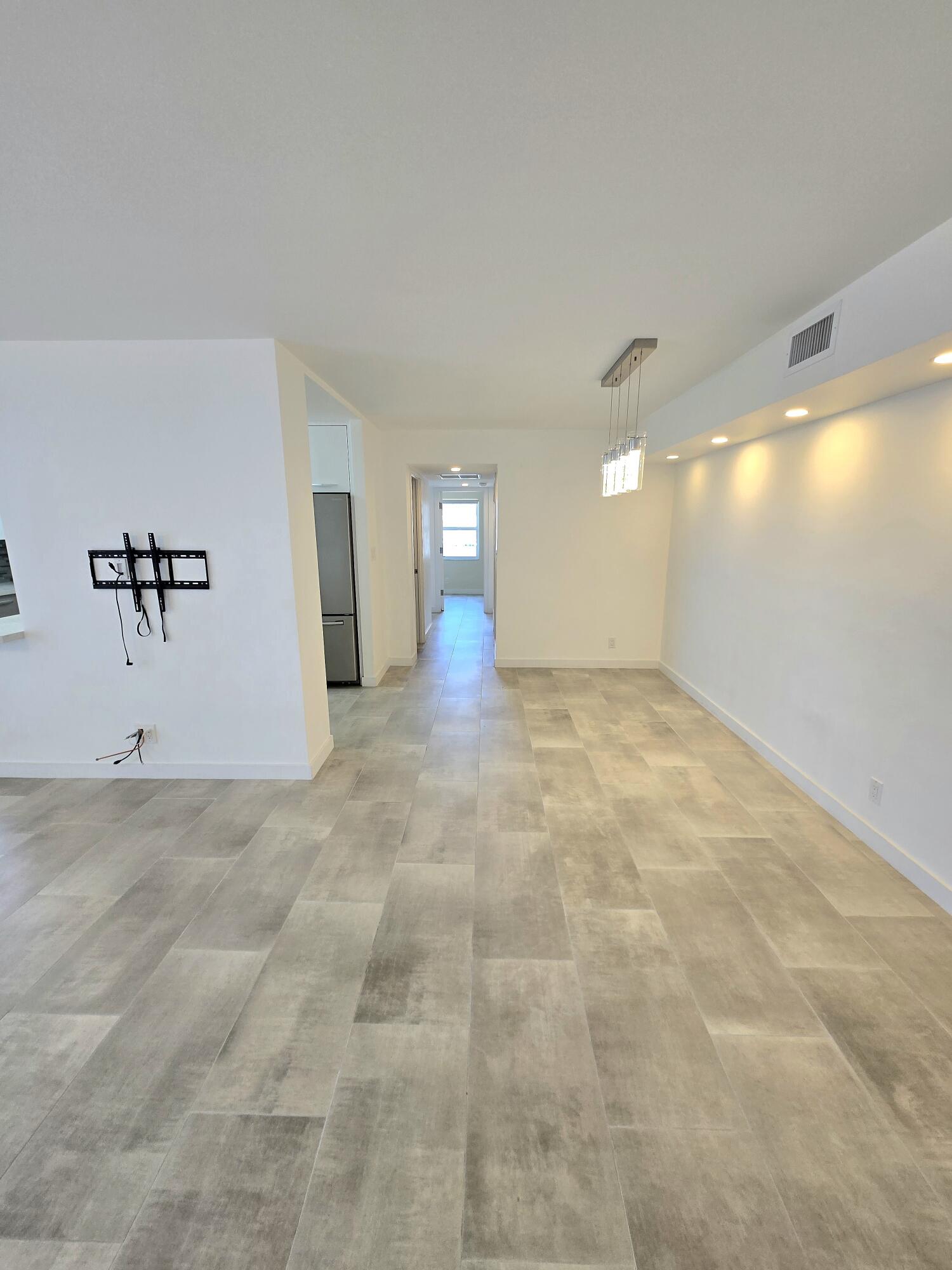 137 GOLDEN ISLES #414, Hallandale Beach FL 33009