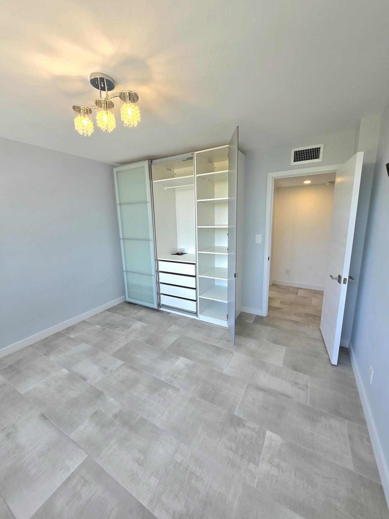 137 GOLDEN ISLES #414, Hallandale Beach FL 33009