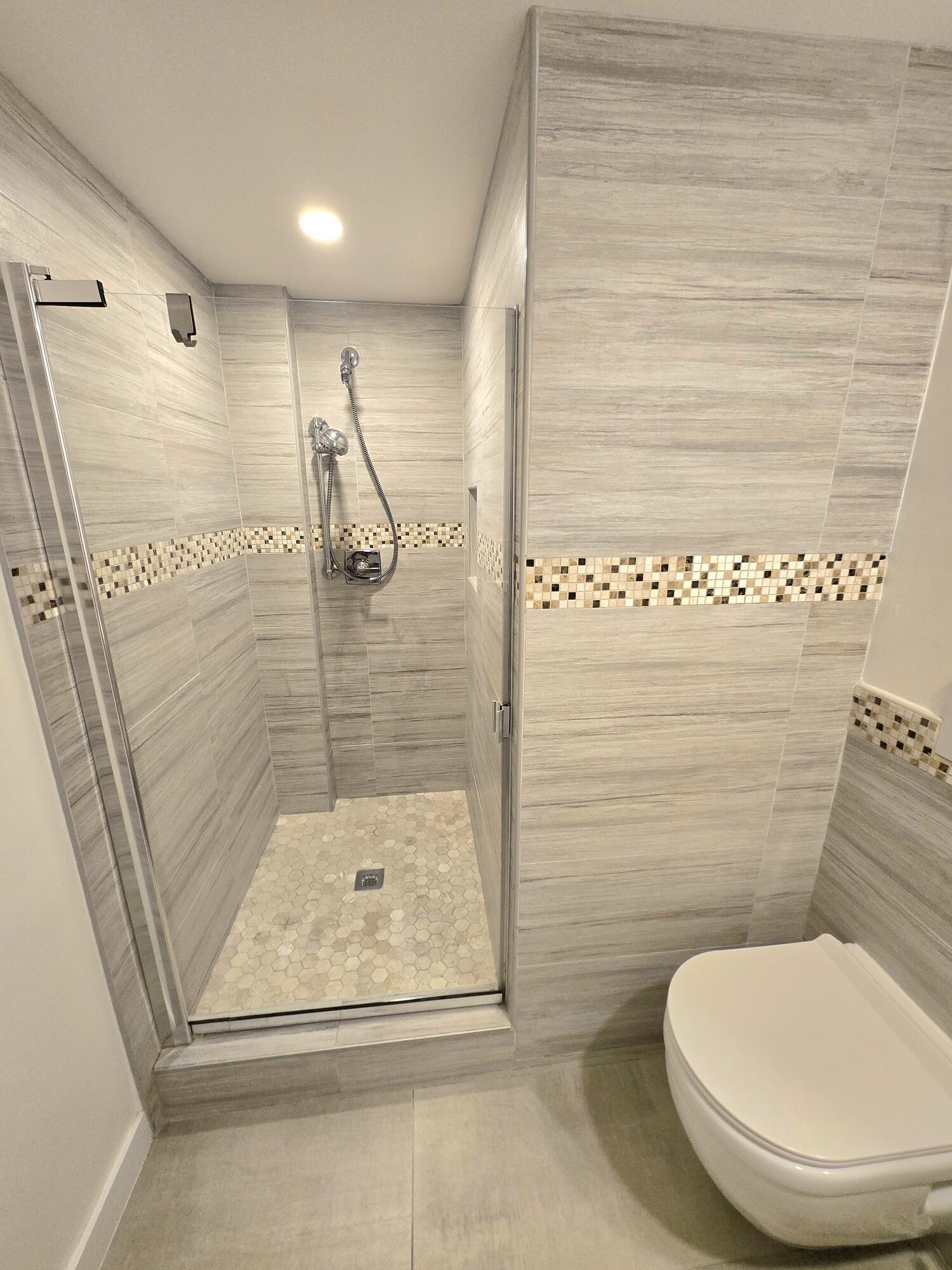 137 GOLDEN ISLES #414, Hallandale Beach FL 33009