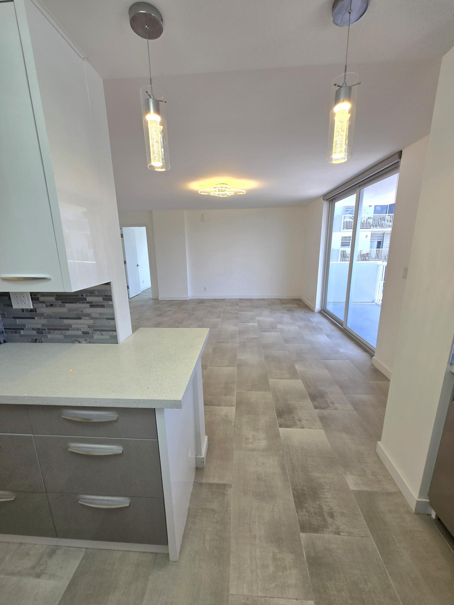 137 GOLDEN ISLES #414, Hallandale Beach FL 33009