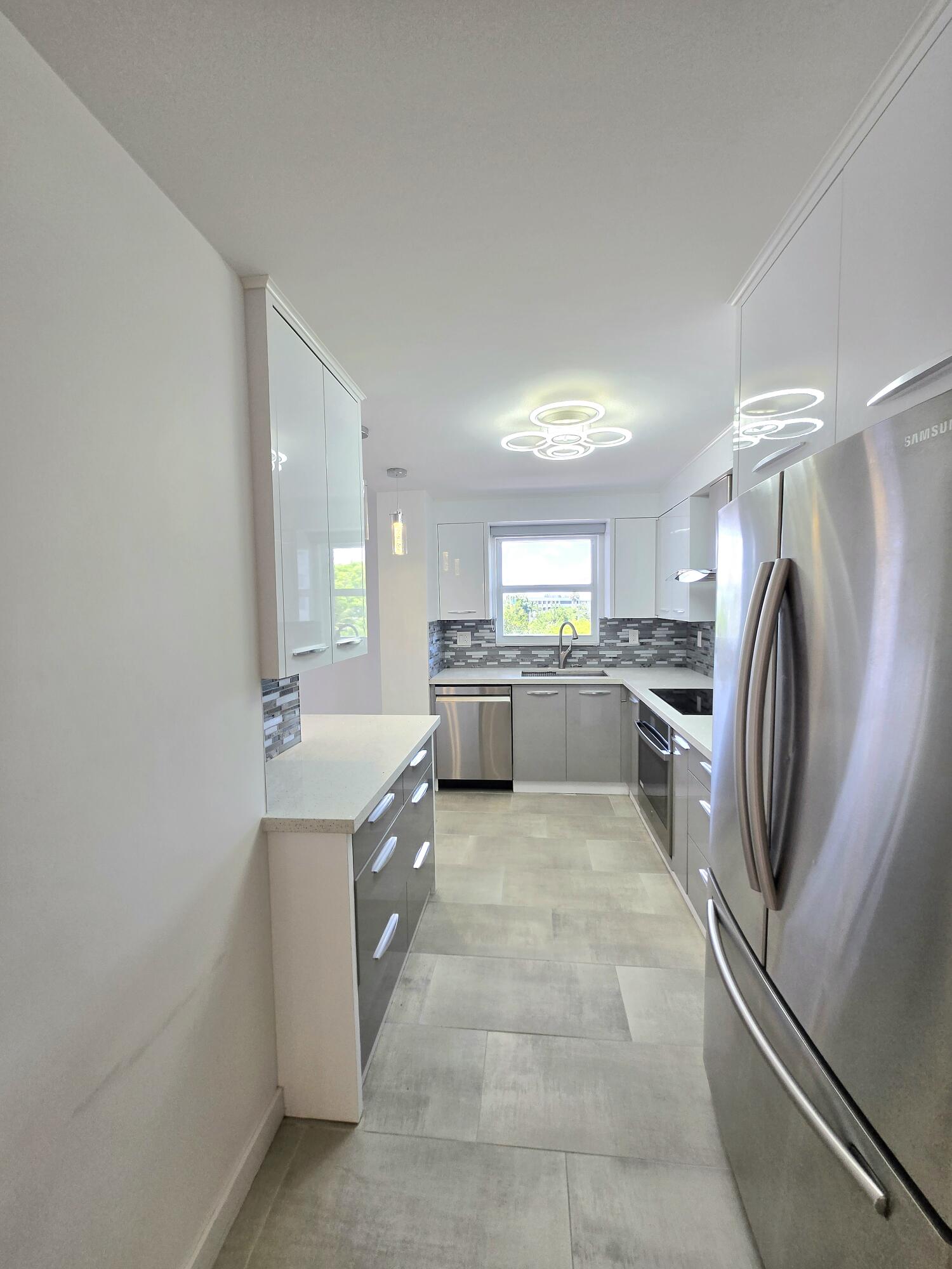 137 GOLDEN ISLES #414, Hallandale Beach FL 33009