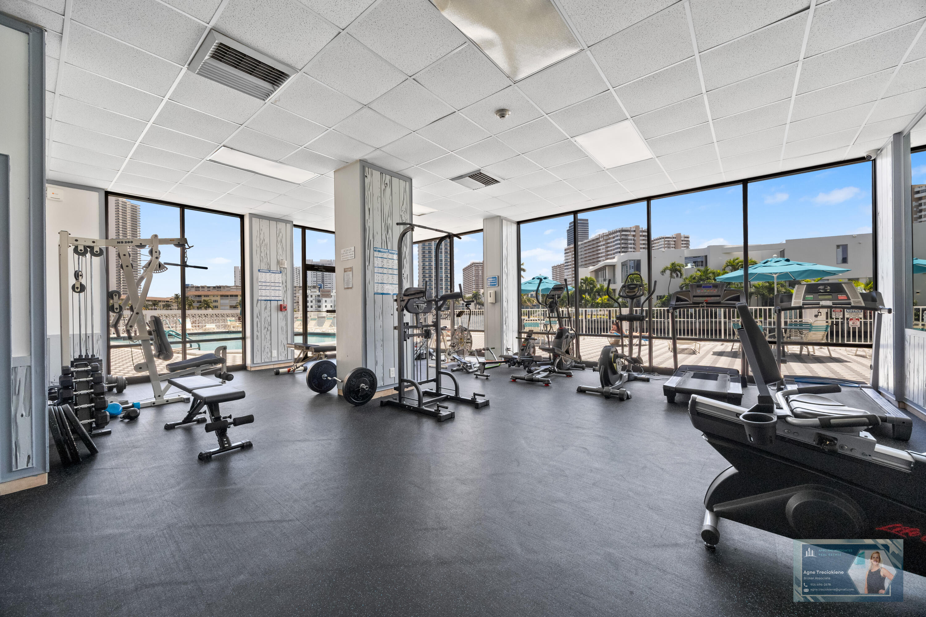 137 GOLDEN ISLES #414, Hallandale Beach FL 33009