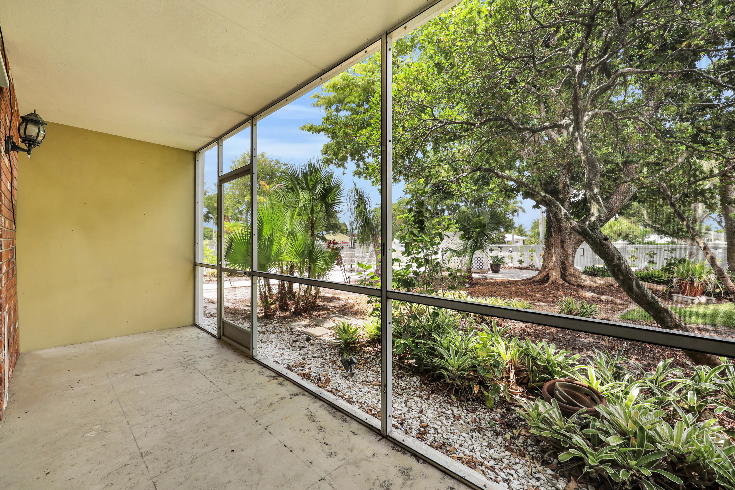 91 Willow #104, Tequesta FL 33469