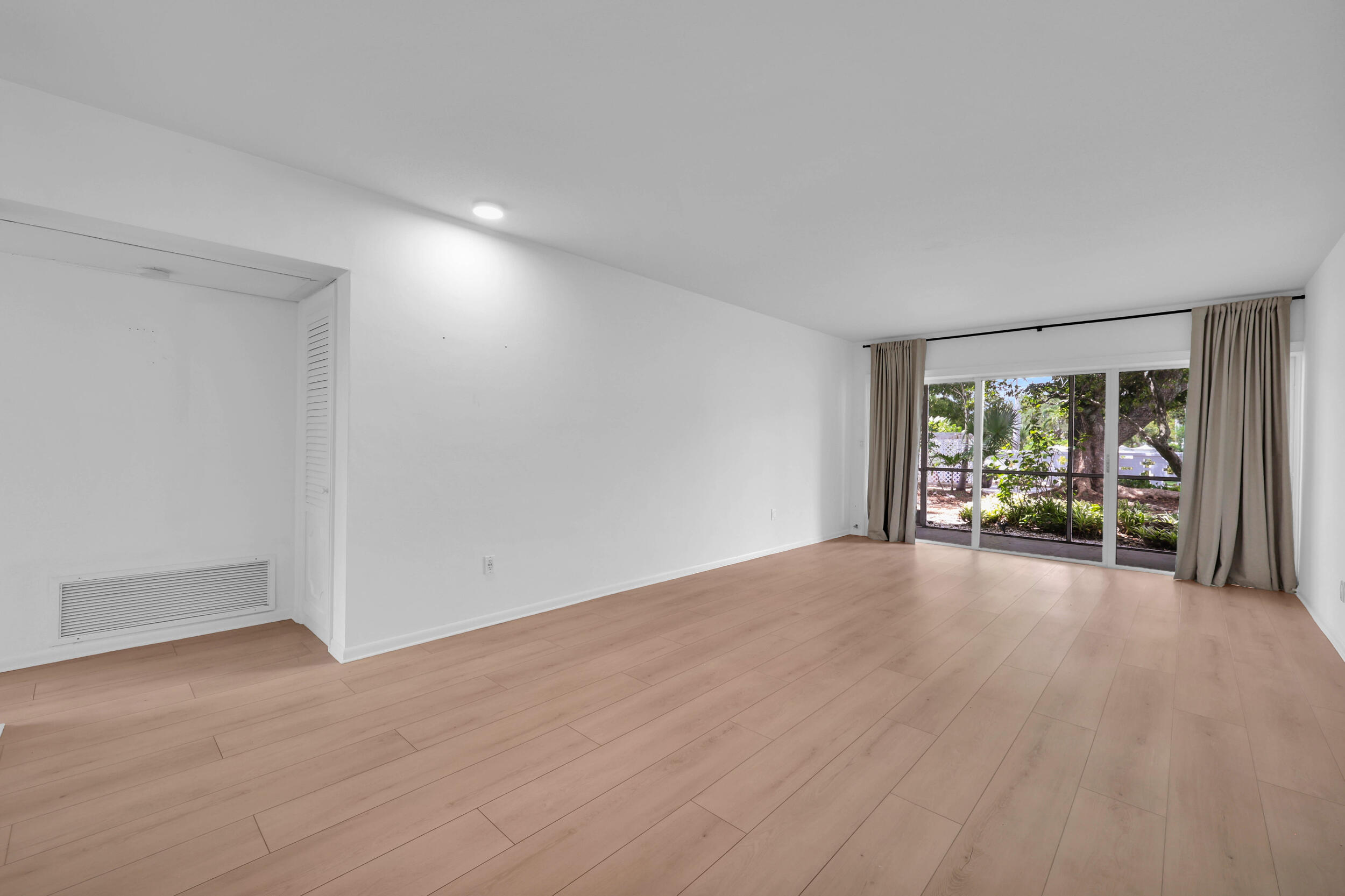 91 Willow #104, Tequesta FL 33469