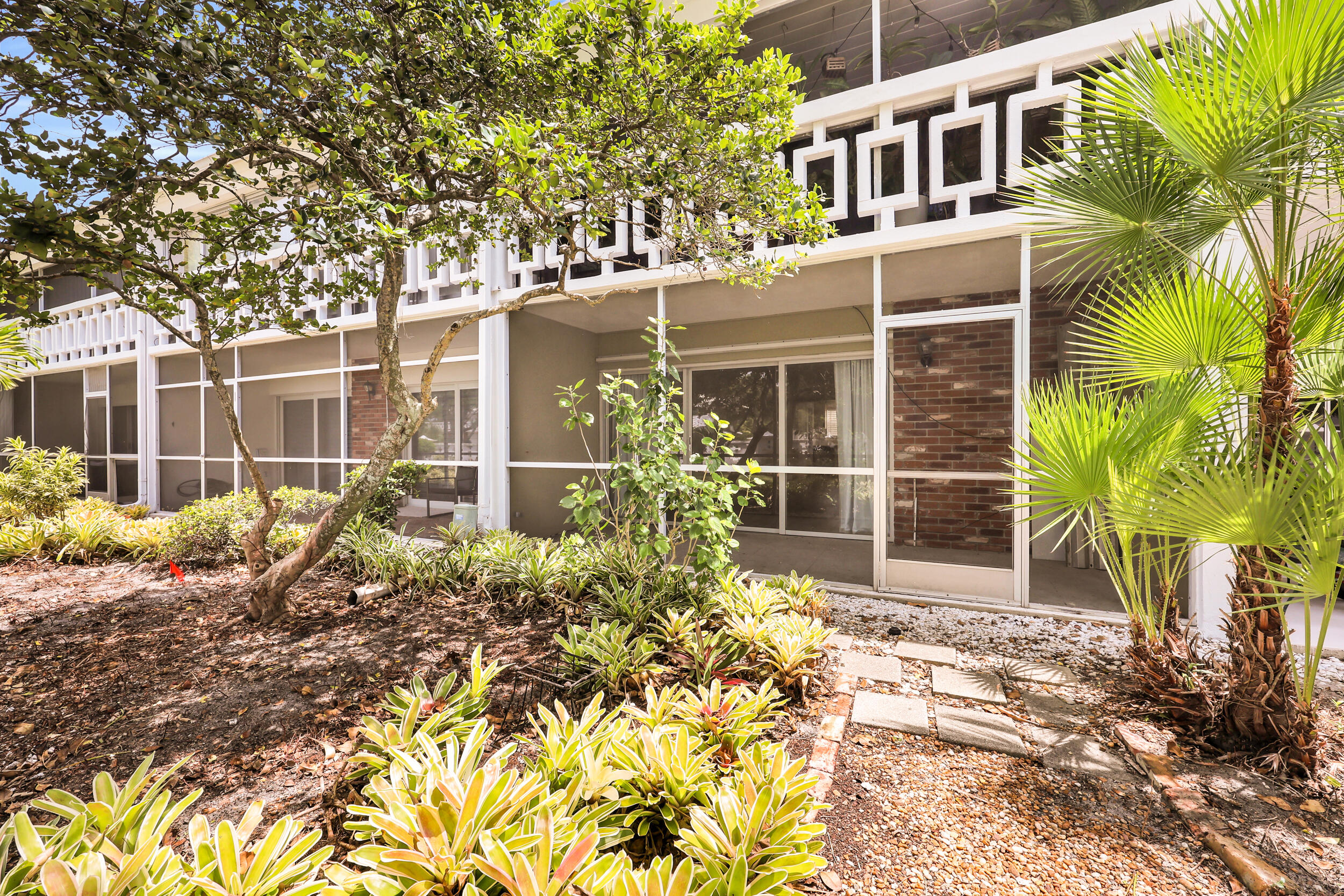 91 Willow #104, Tequesta FL 33469