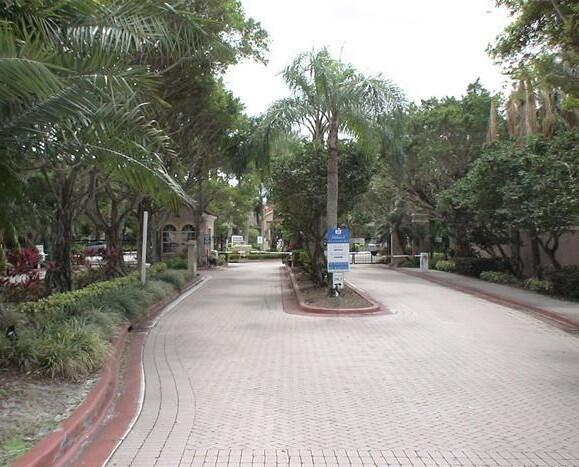 12112 St. Andrews #210, Miramar FL 33025