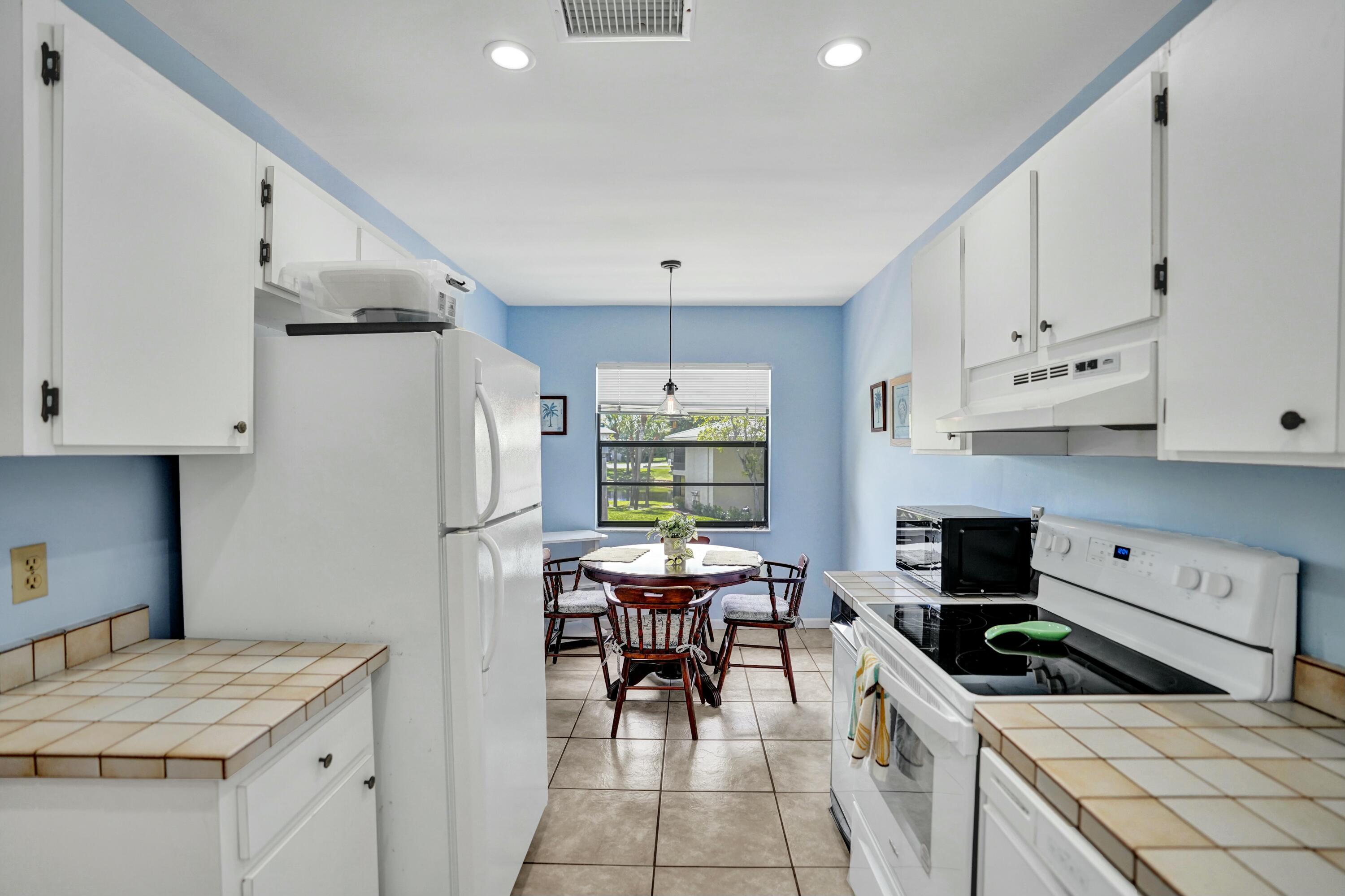 19 STRATFORD #Unit F, Boynton Beach FL 33436