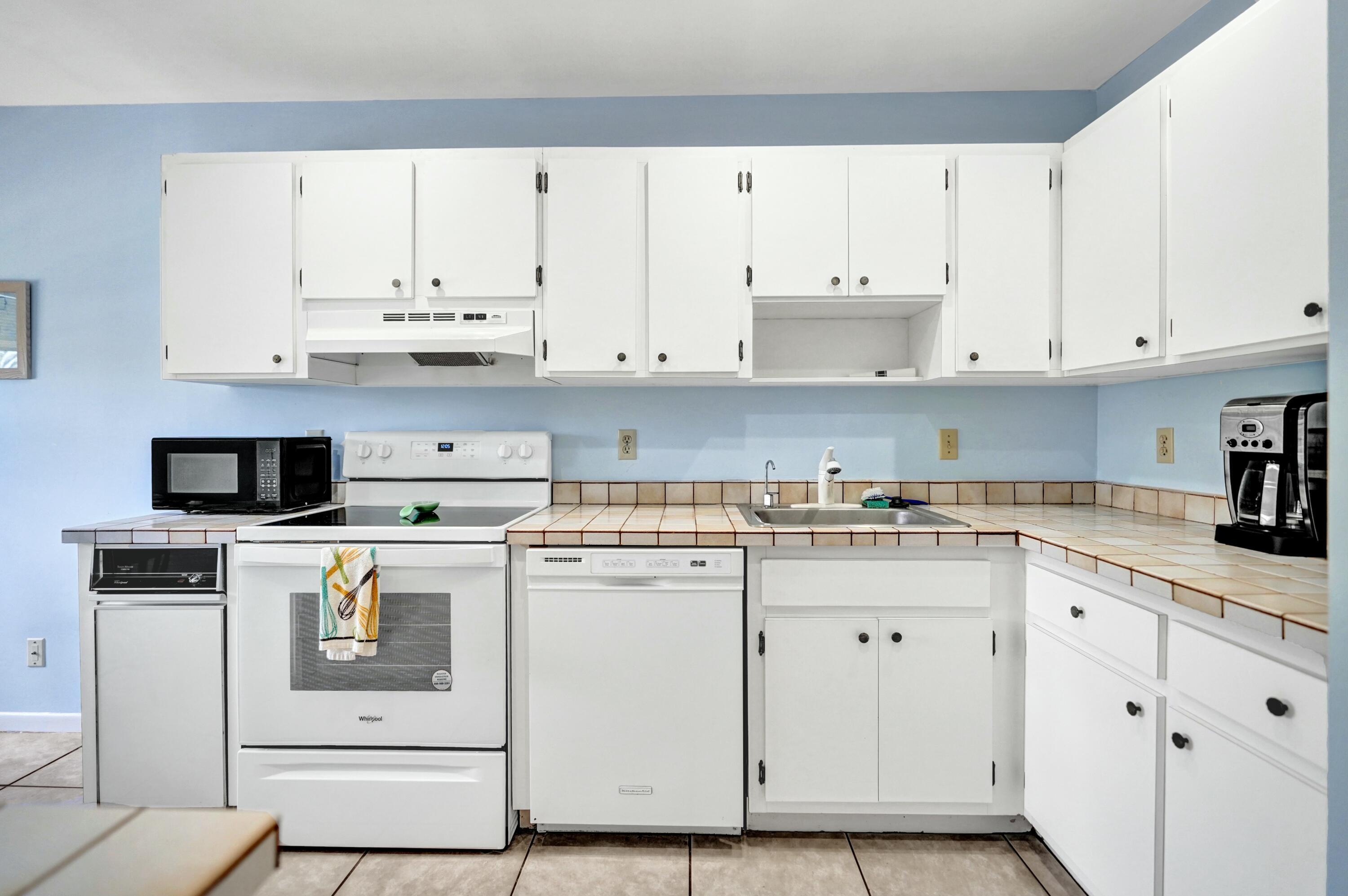 19 STRATFORD #Unit F, Boynton Beach FL 33436