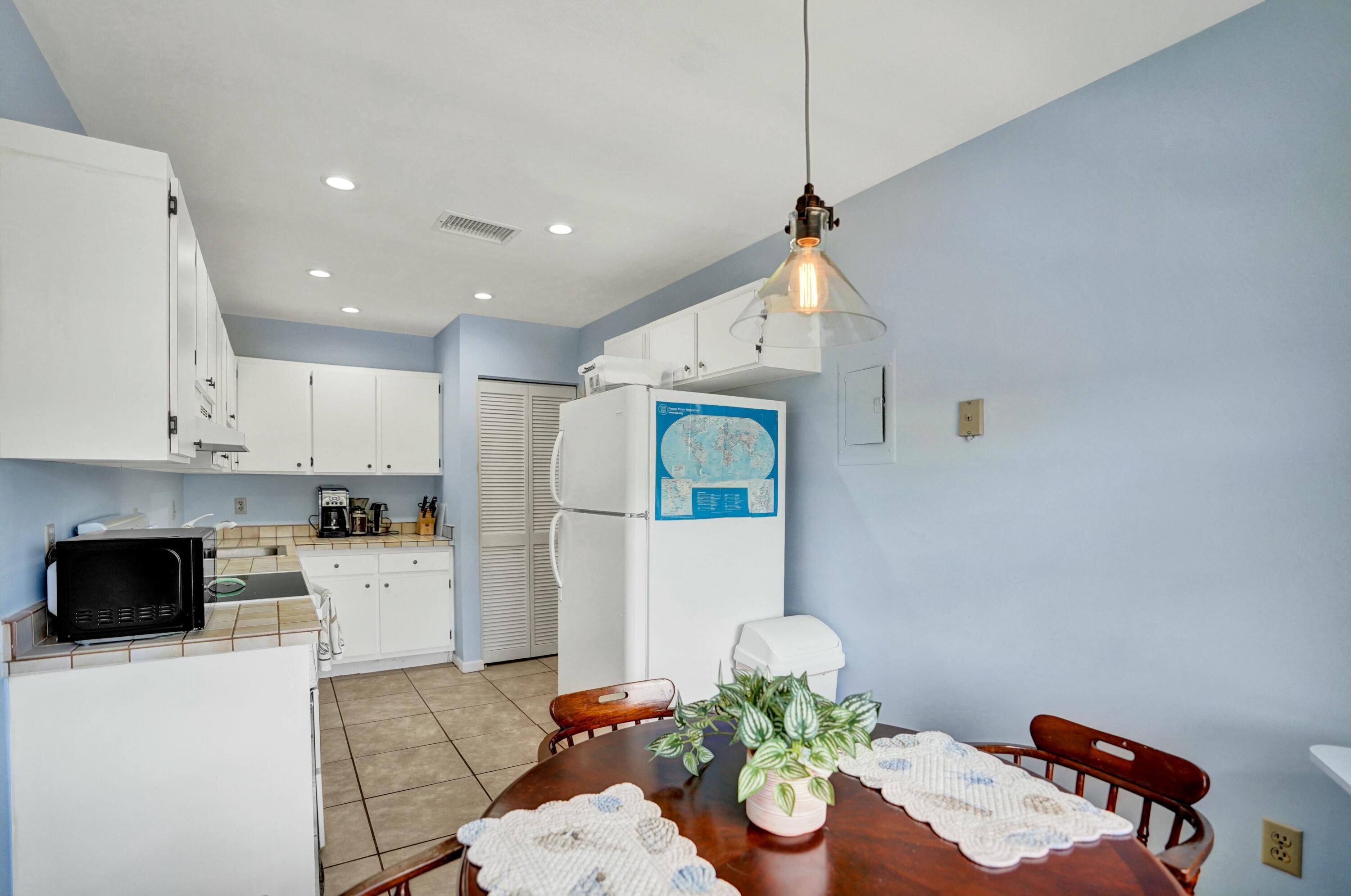 19 STRATFORD #Unit F, Boynton Beach FL 33436
