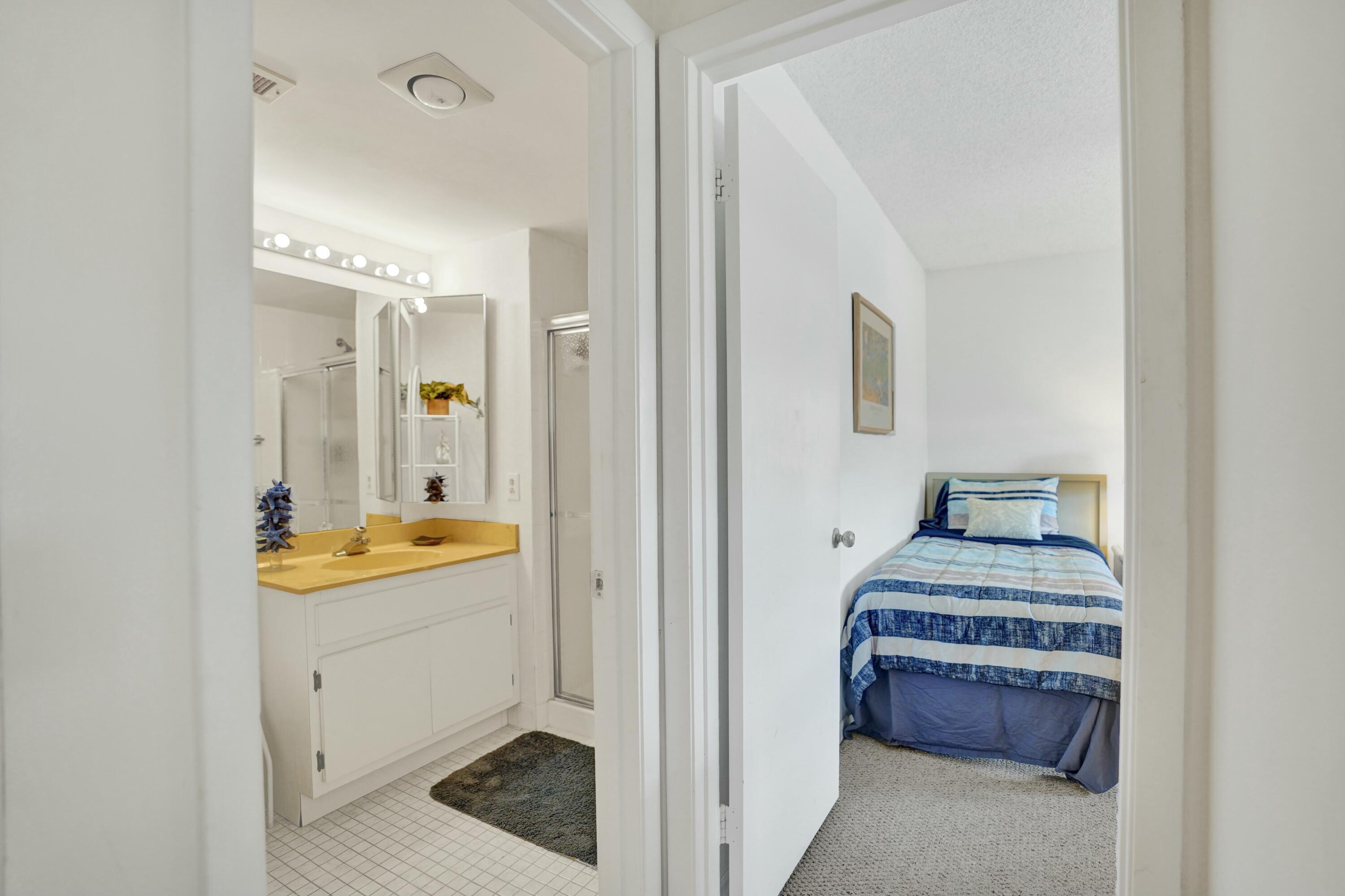 19 STRATFORD #Unit F, Boynton Beach FL 33436