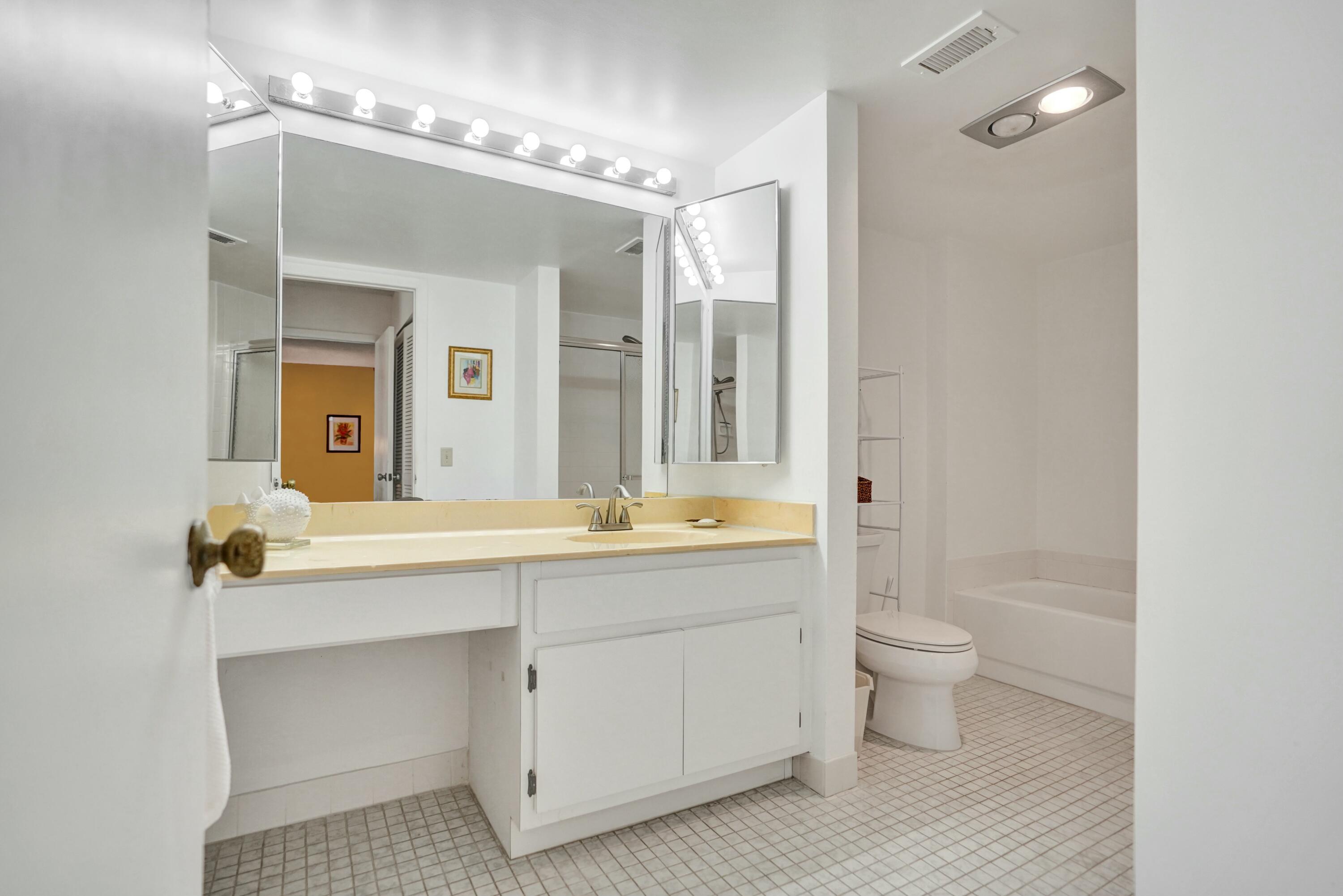 19 STRATFORD #Unit F, Boynton Beach FL 33436