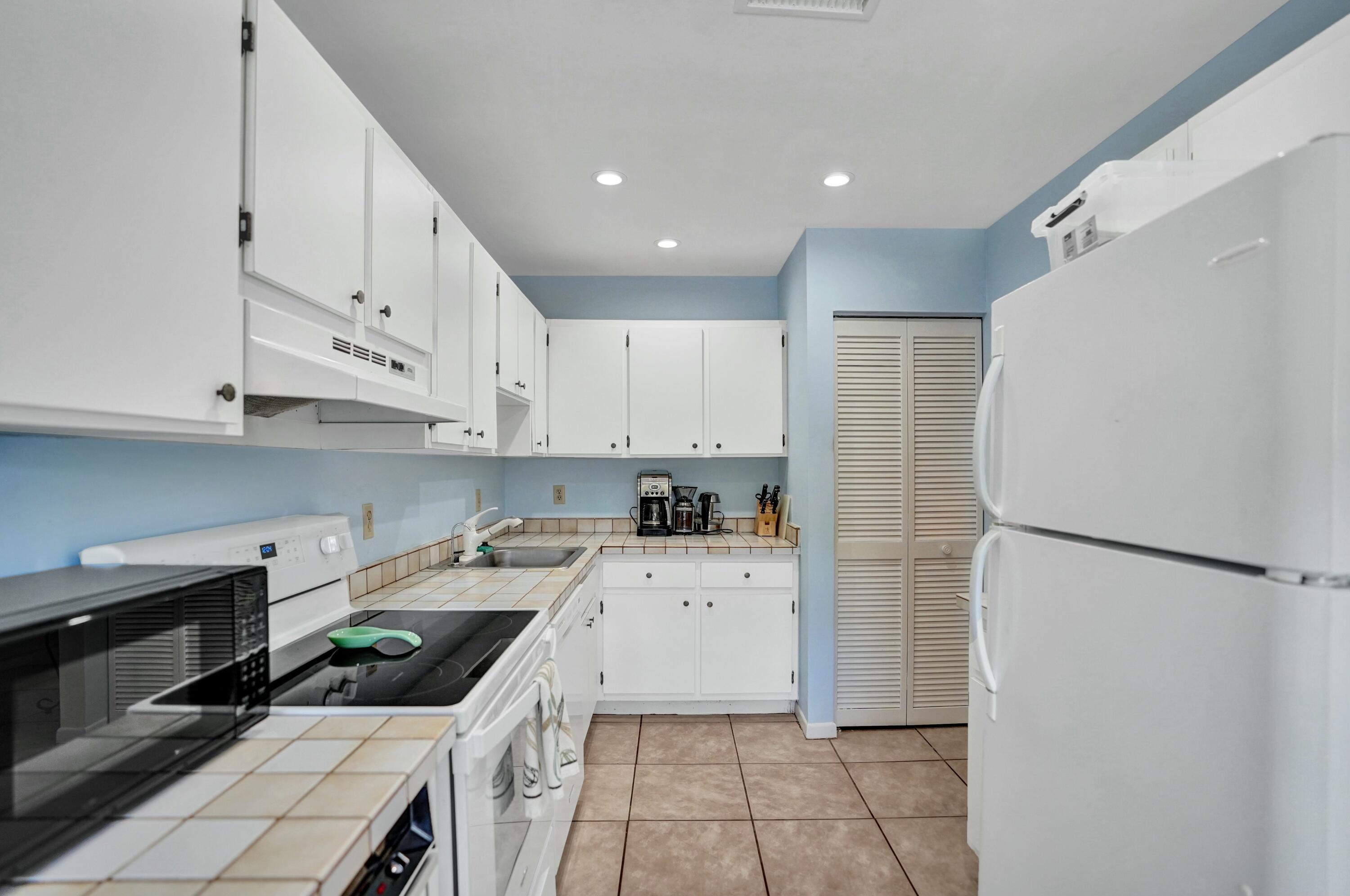 19 STRATFORD #Unit F, Boynton Beach FL 33436