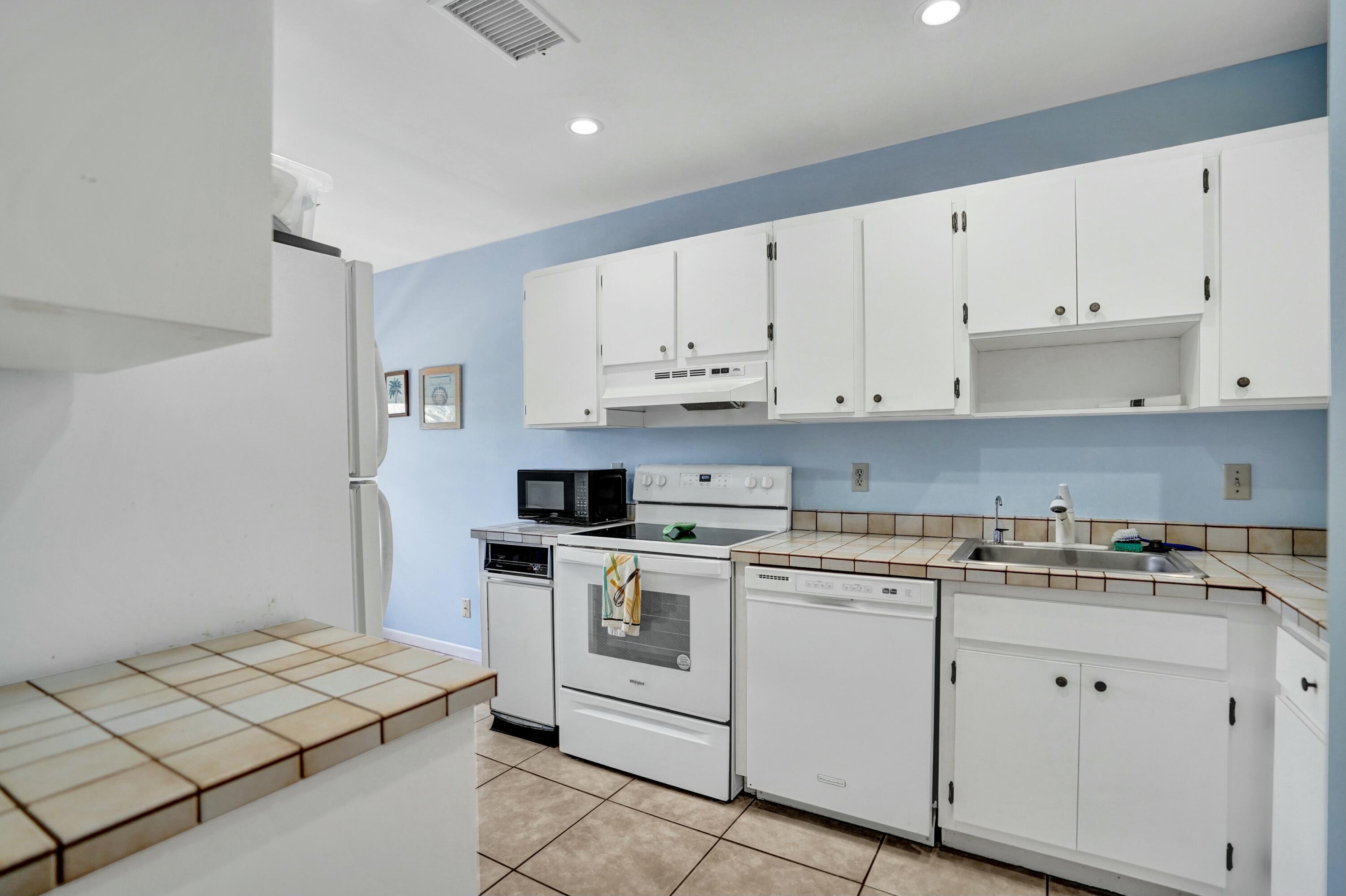 19 STRATFORD #Unit F, Boynton Beach FL 33436