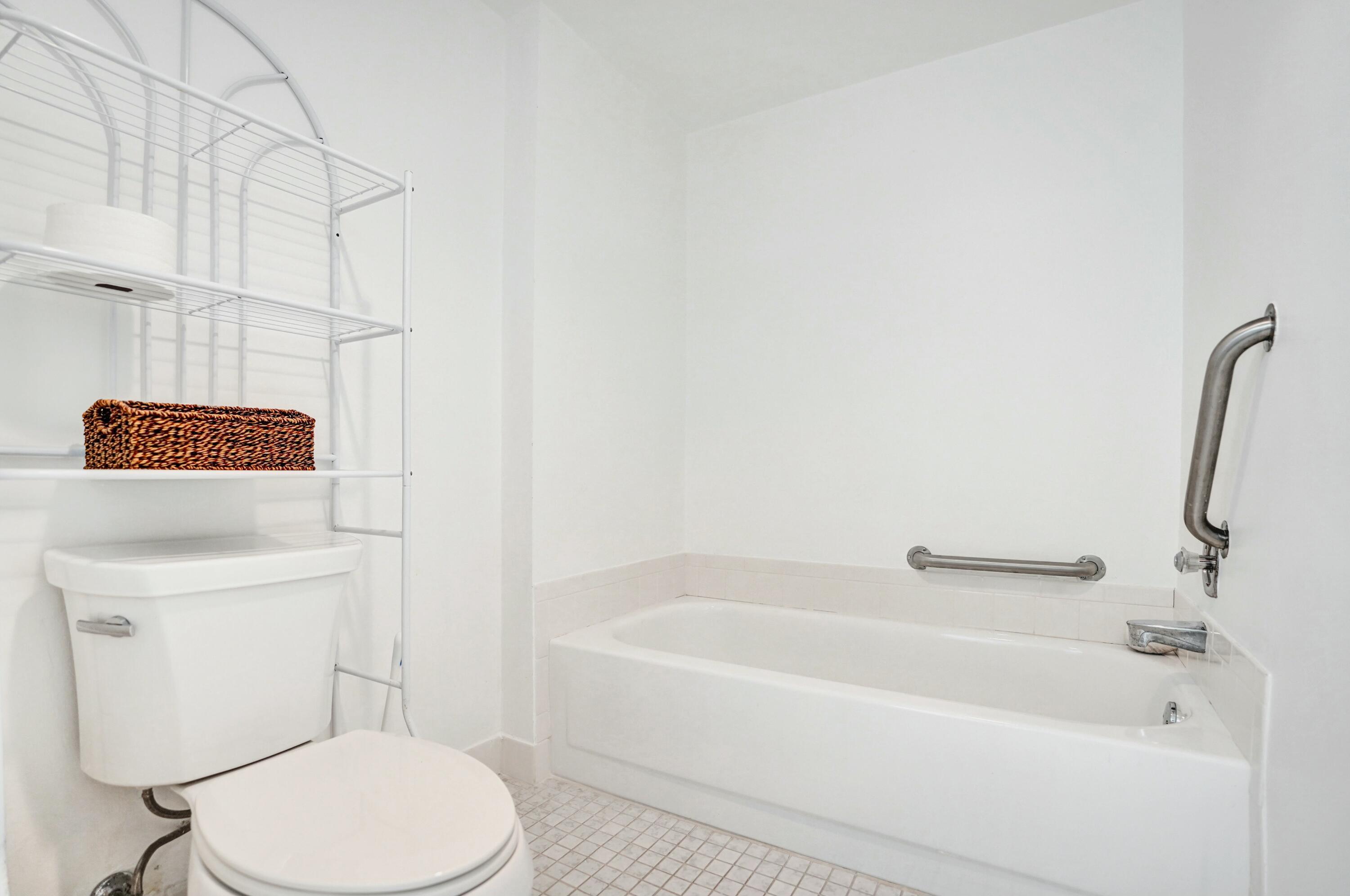 19 STRATFORD #Unit F, Boynton Beach FL 33436