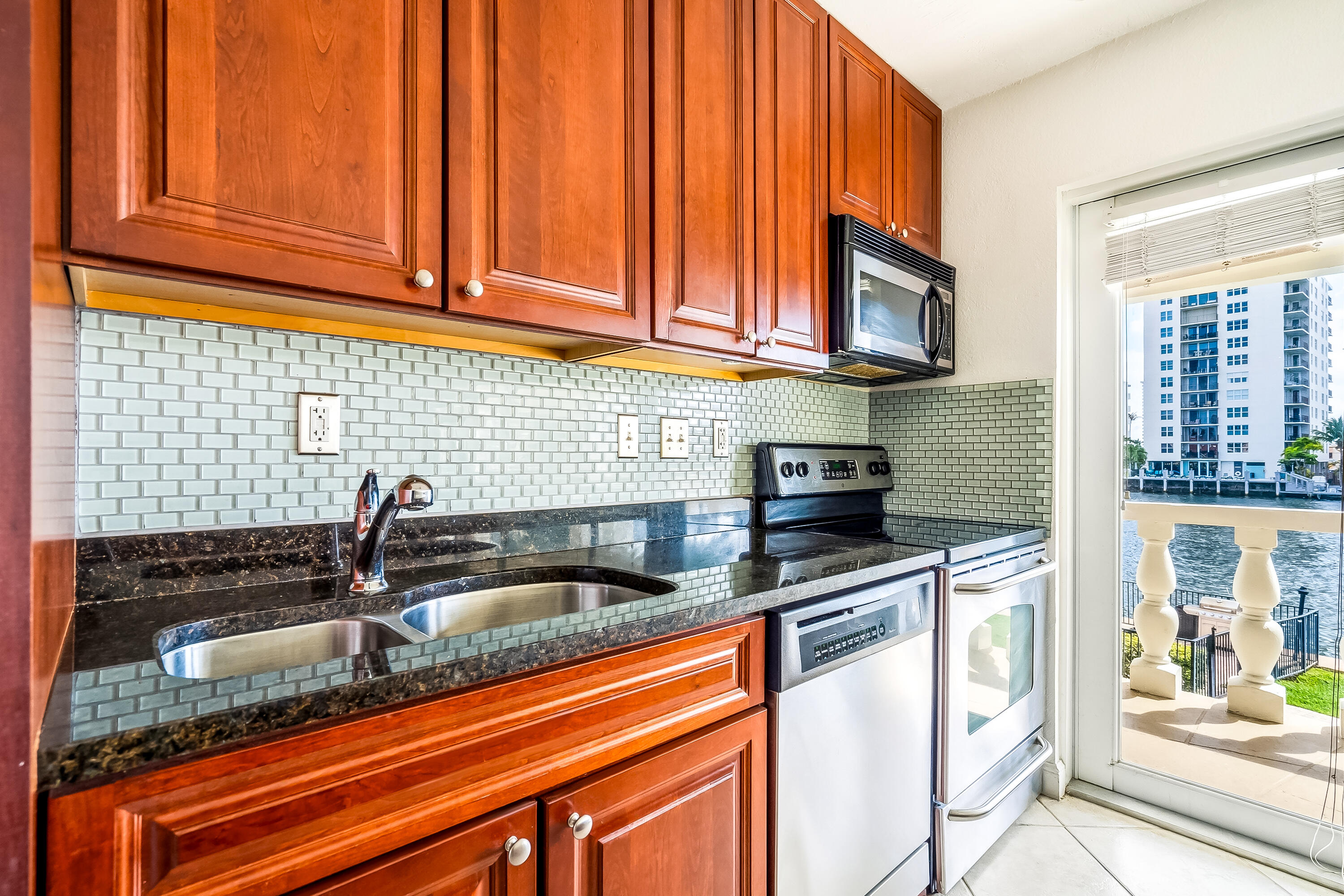 2895 NE 32ND #207, Fort Lauderdale FL 33306