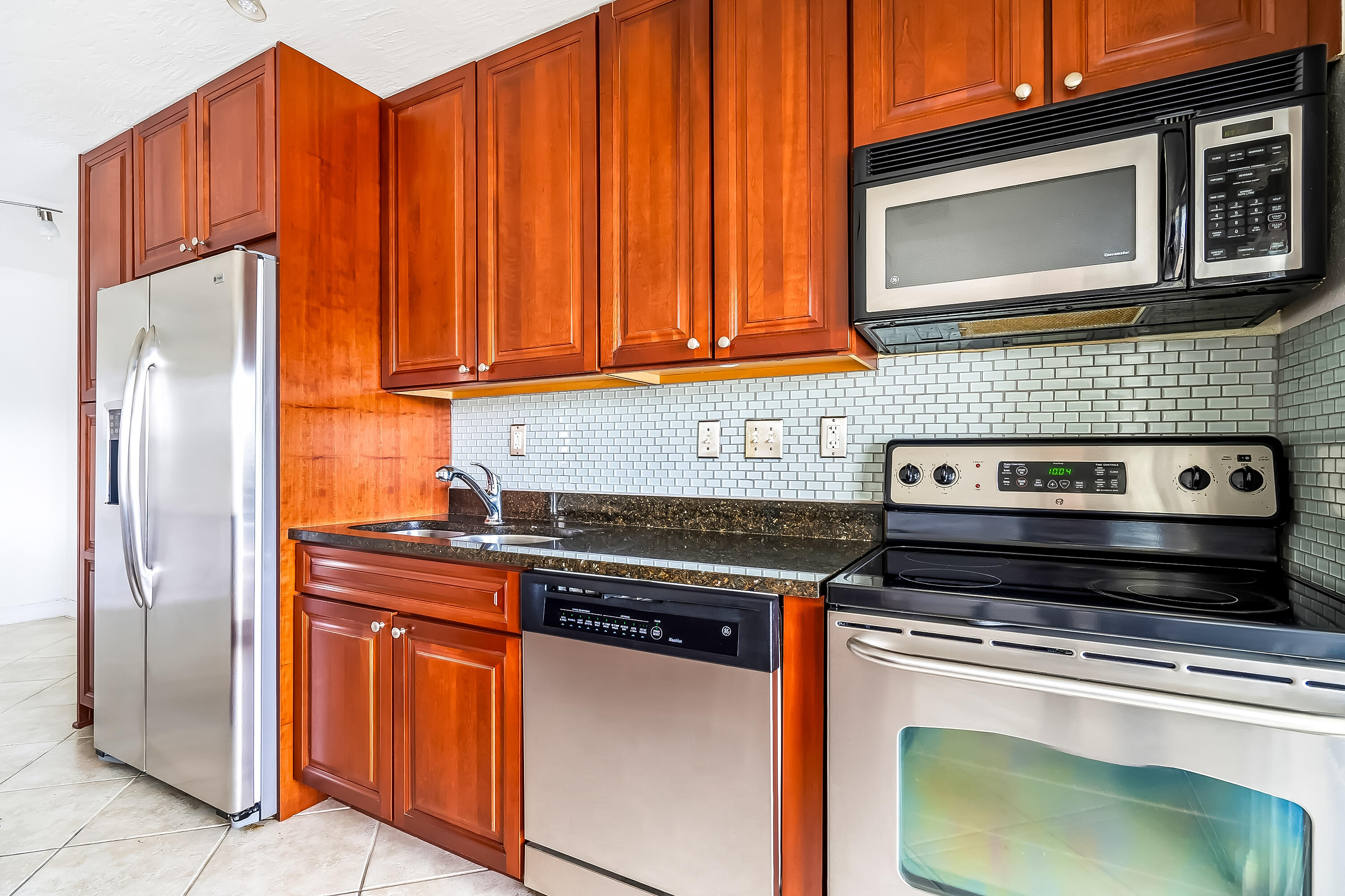 2895 NE 32ND #207, Fort Lauderdale FL 33306
