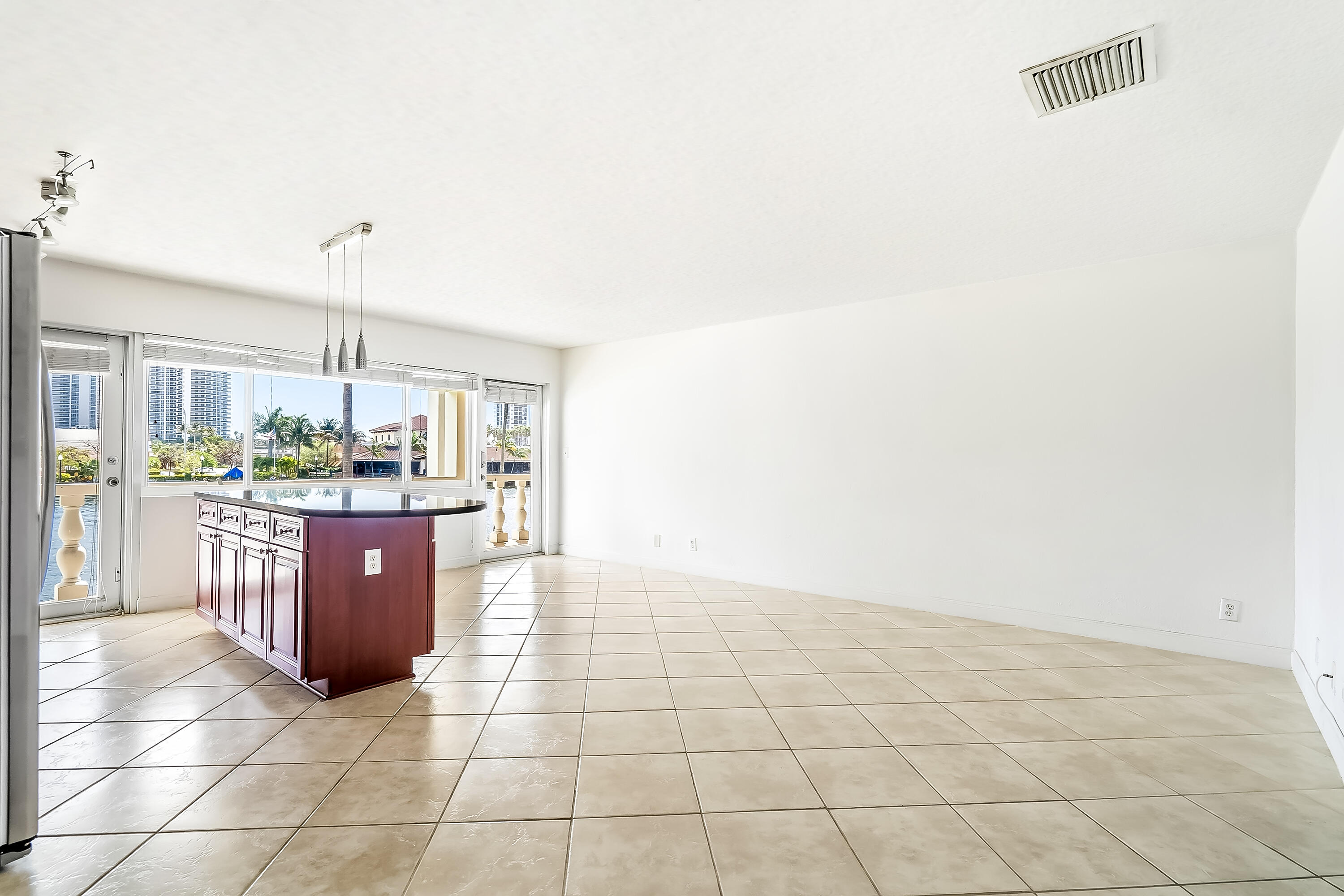 2895 NE 32ND #207, Fort Lauderdale FL 33306