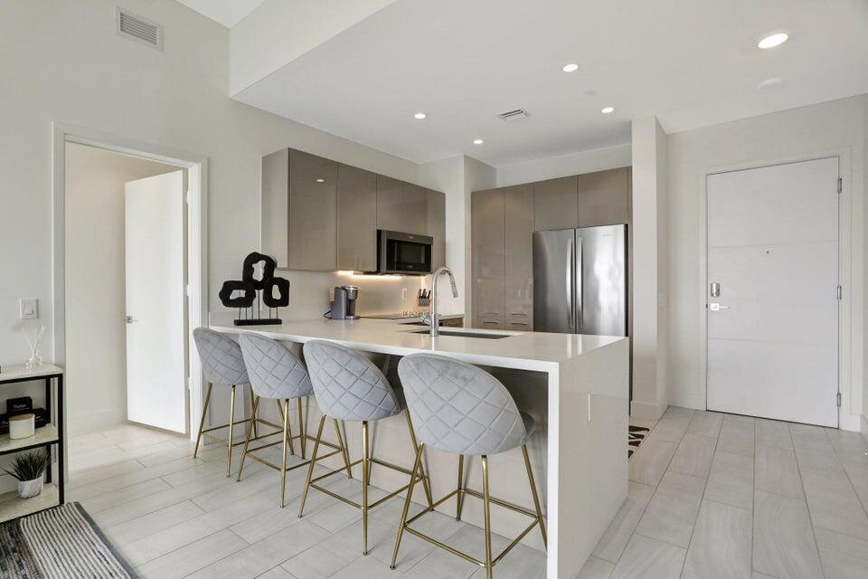 2000 METROPICA #2607, Sunrise FL 33323