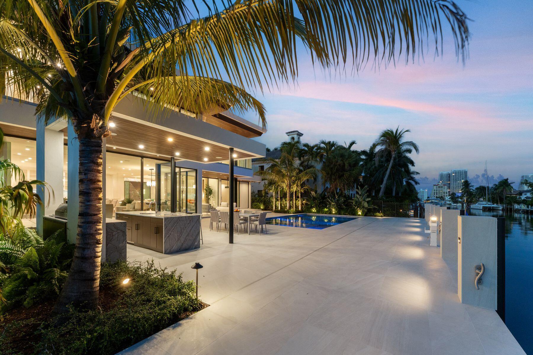 2400 Barcelona, Fort Lauderdale FL 33301