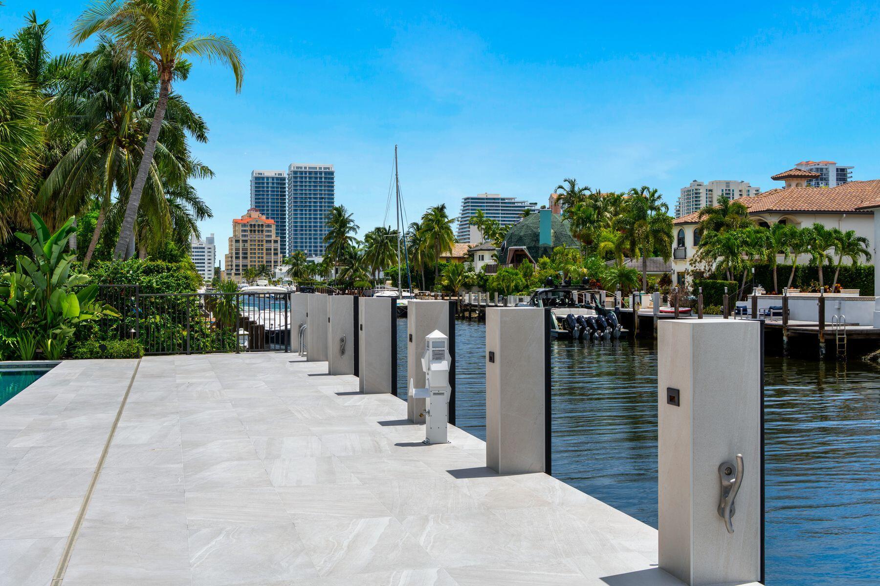 2400 Barcelona, Fort Lauderdale FL 33301