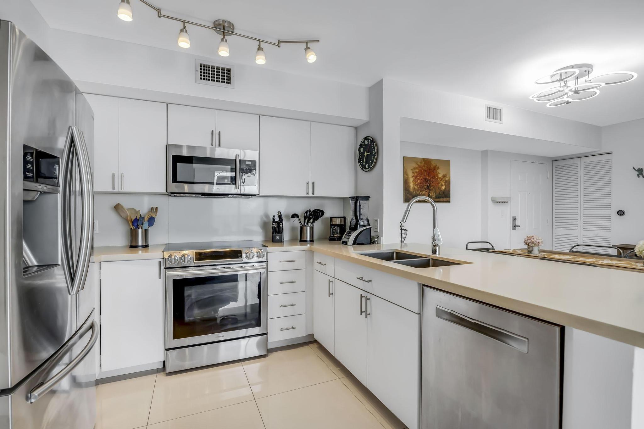 1155 BRICKELL BAY #2509, Miami FL 33131