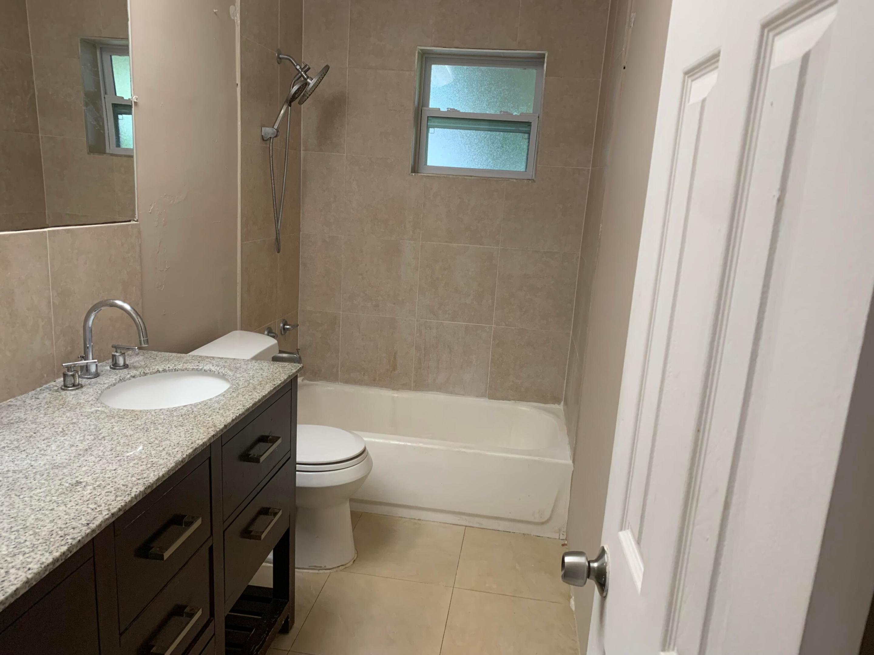 3296 NW 41ST, Lauderdale Lakes FL 33309