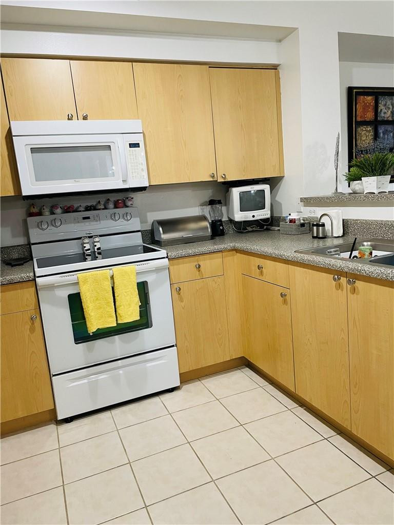 8020 N NOB HILL #206, Tamarac FL 33321