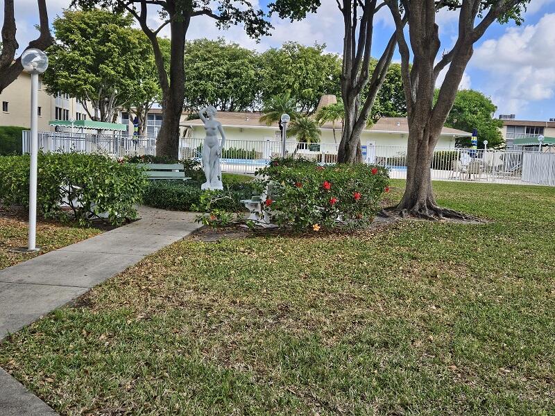 300 VILLAGE GREEN #114, Palm Springs FL 33461