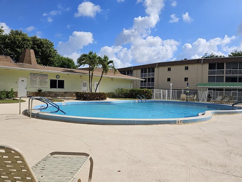 300 VILLAGE GREEN #114, Palm Springs FL 33461