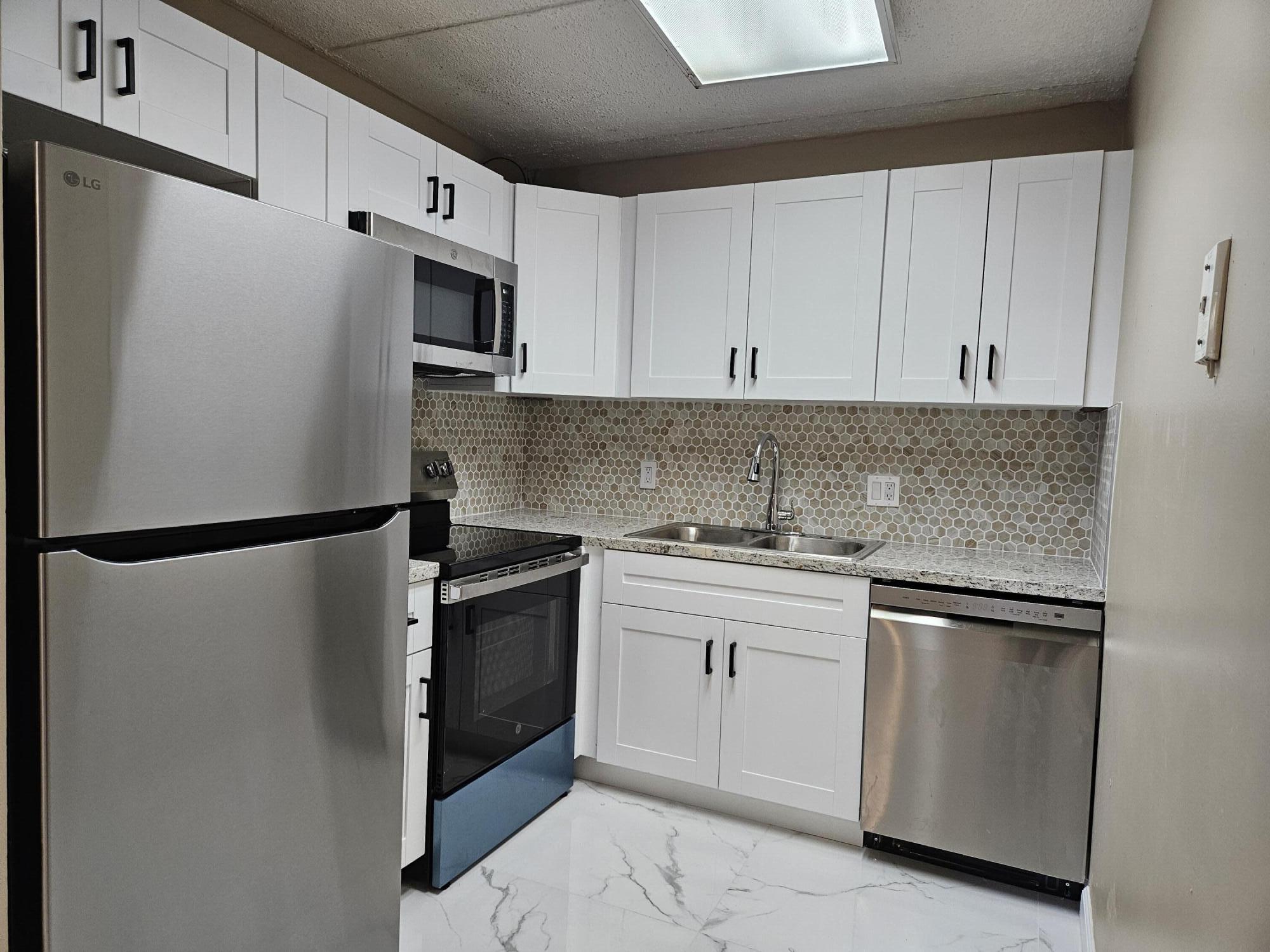 300 VILLAGE GREEN #114, Palm Springs FL 33461
