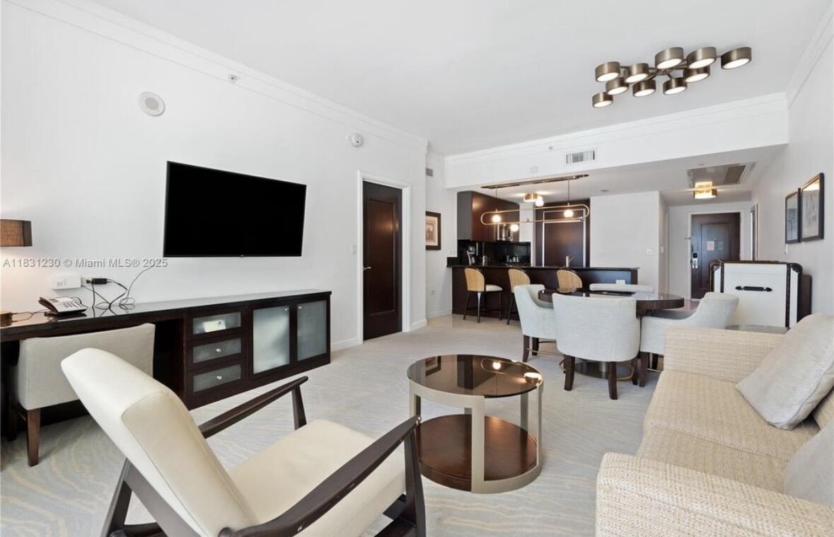 4391 Collins #623, Miami Beach FL 33140