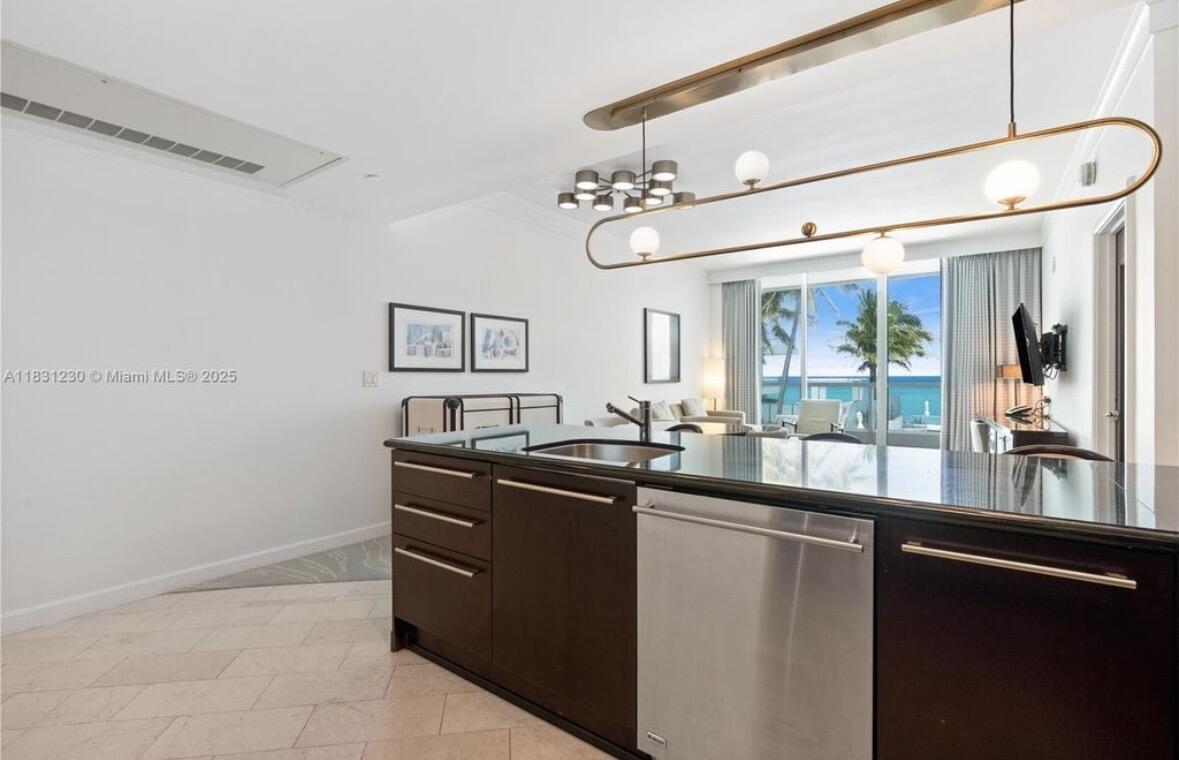 4391 Collins #623, Miami Beach FL 33140