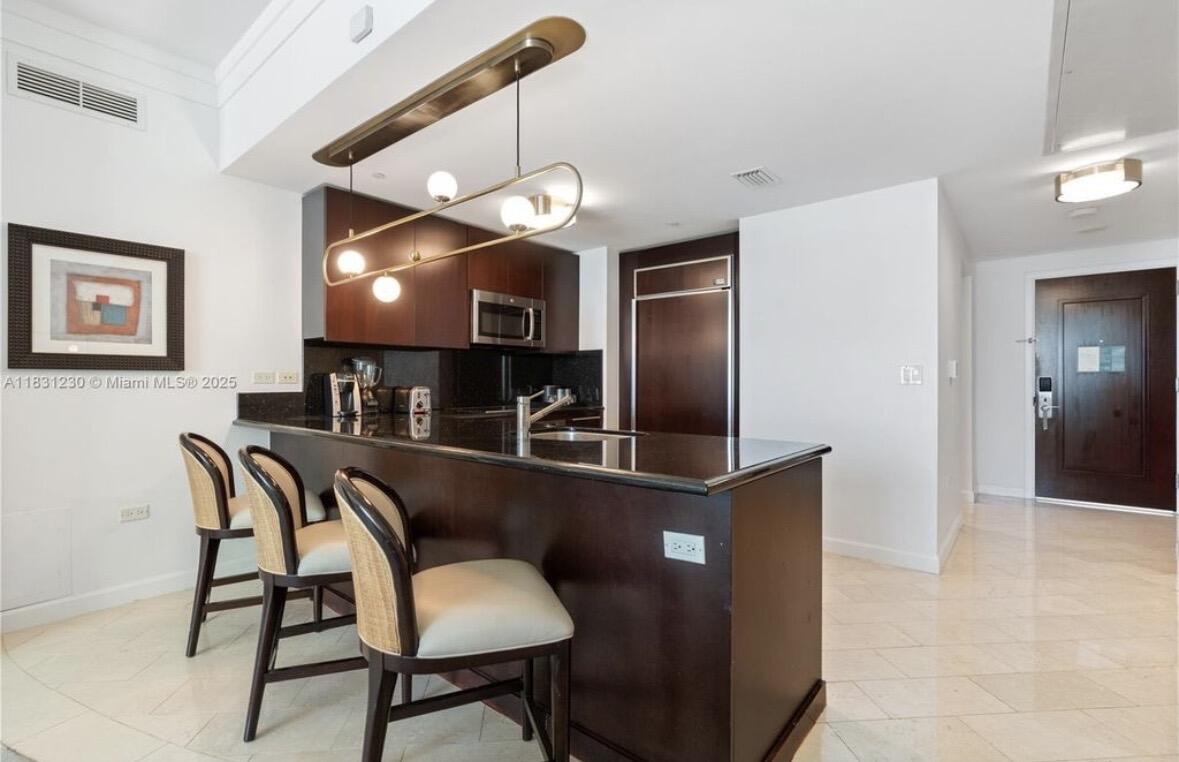 4391 Collins #623, Miami Beach FL 33140