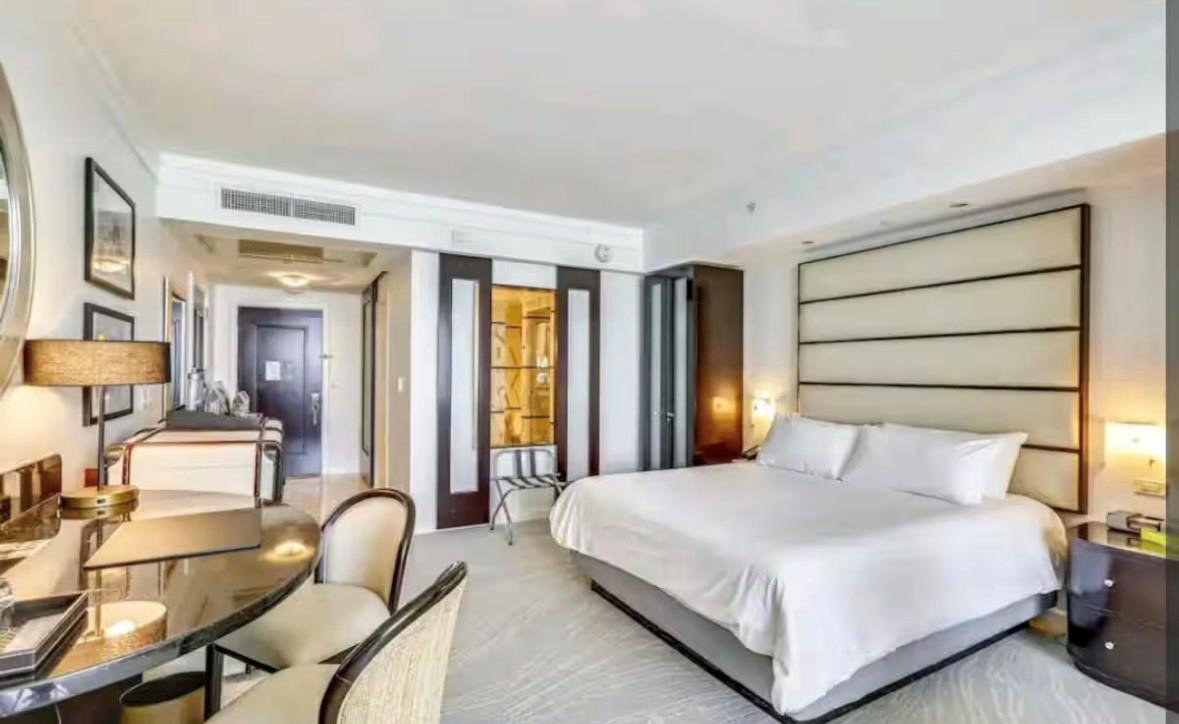 4391 Collins #1913, Miami Beach FL 33140